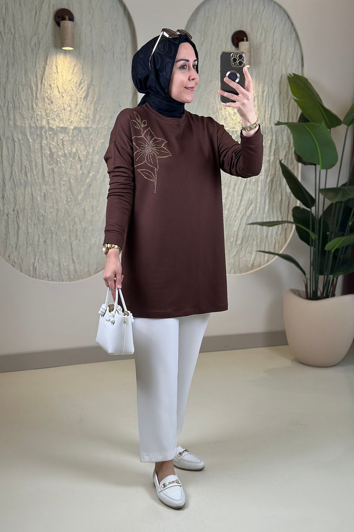 Tesettür Tunik ModelleriOysho Taş Detaylı Düşük Omuz Kadın Tunik Kahverengi KADO 268198