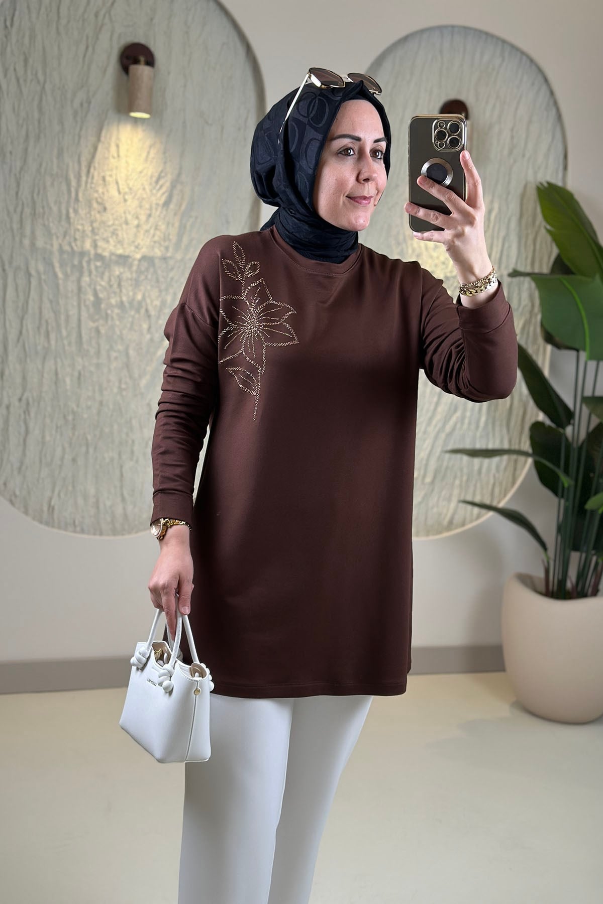 Tesettür Tunik ModelleriOysho Taş Detaylı Düşük Omuz Kadın Tunik Kahverengi KADO 268198