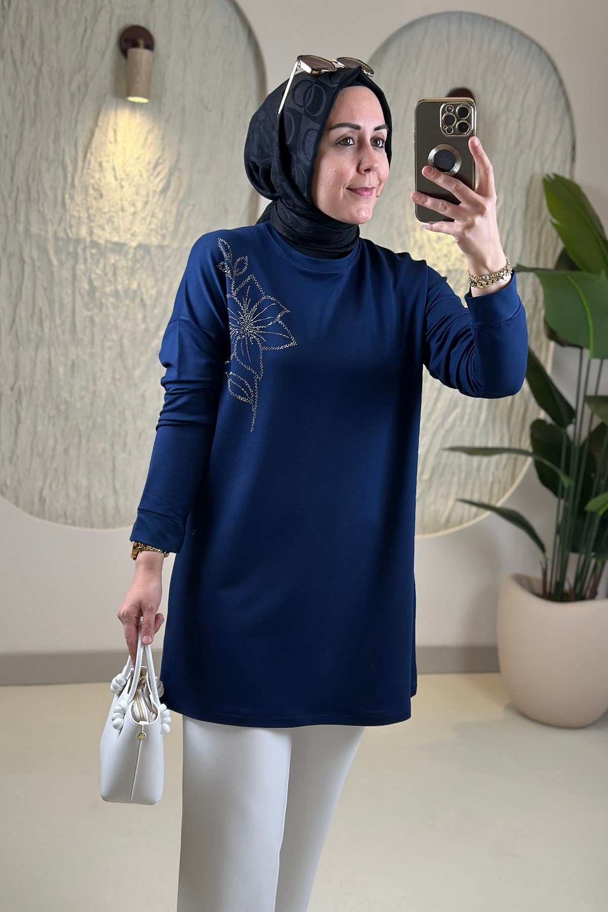 Tesettür Tunik ModelleriOysho Taş Detaylı Düşük Omuz Kadın Tunik Lacivert KADO 268198