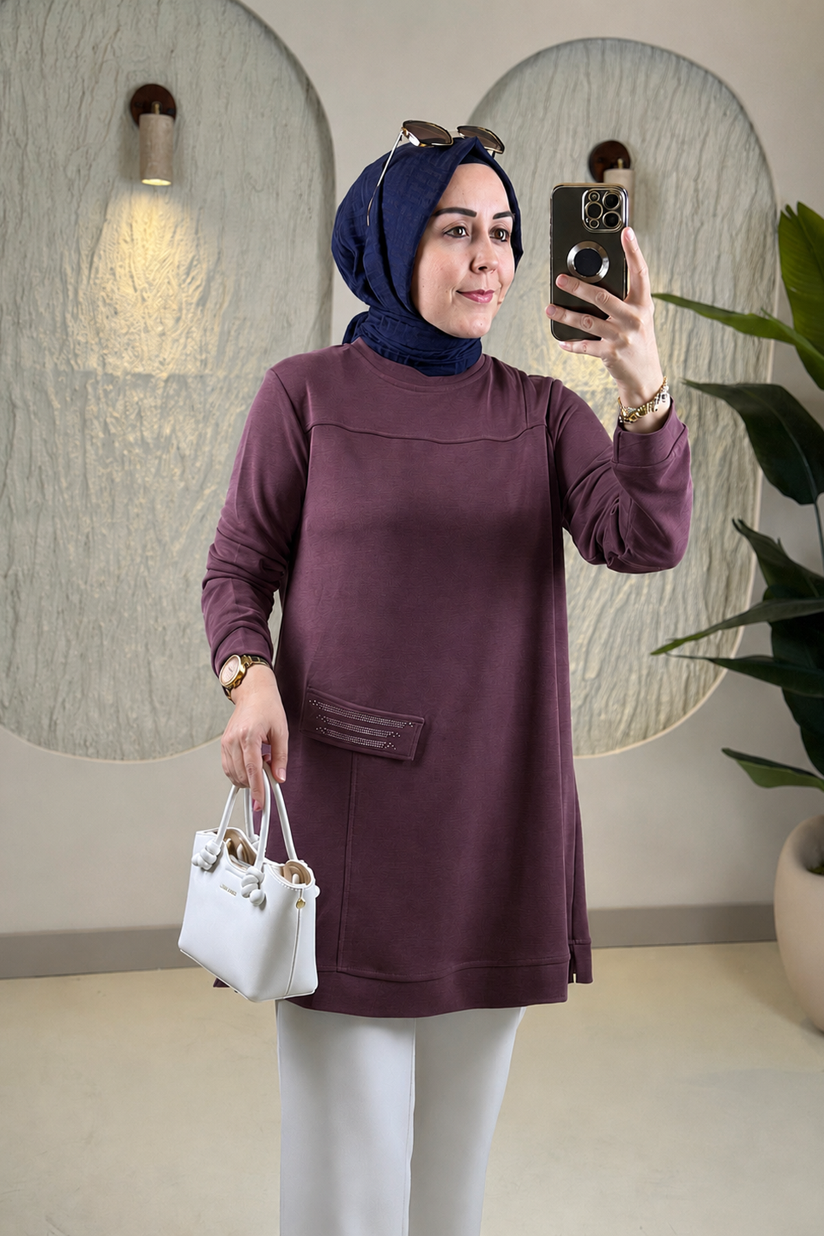 Tesettür Tunik ModelleriPike Kumaş Biyeli Kapak Cep Taş Detaylı Kadın Tunik Mürdüm KADO 268242 