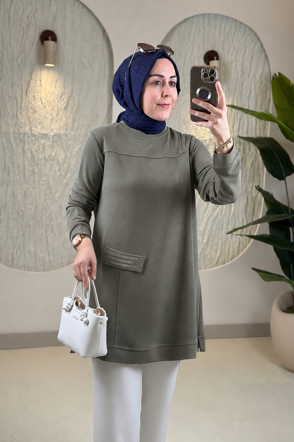 Tesettür Tunik ModelleriPike Kumaş Biyeli Kapak Cep Taş Detaylı Kadın Tunik Yeşil KADO 268242 