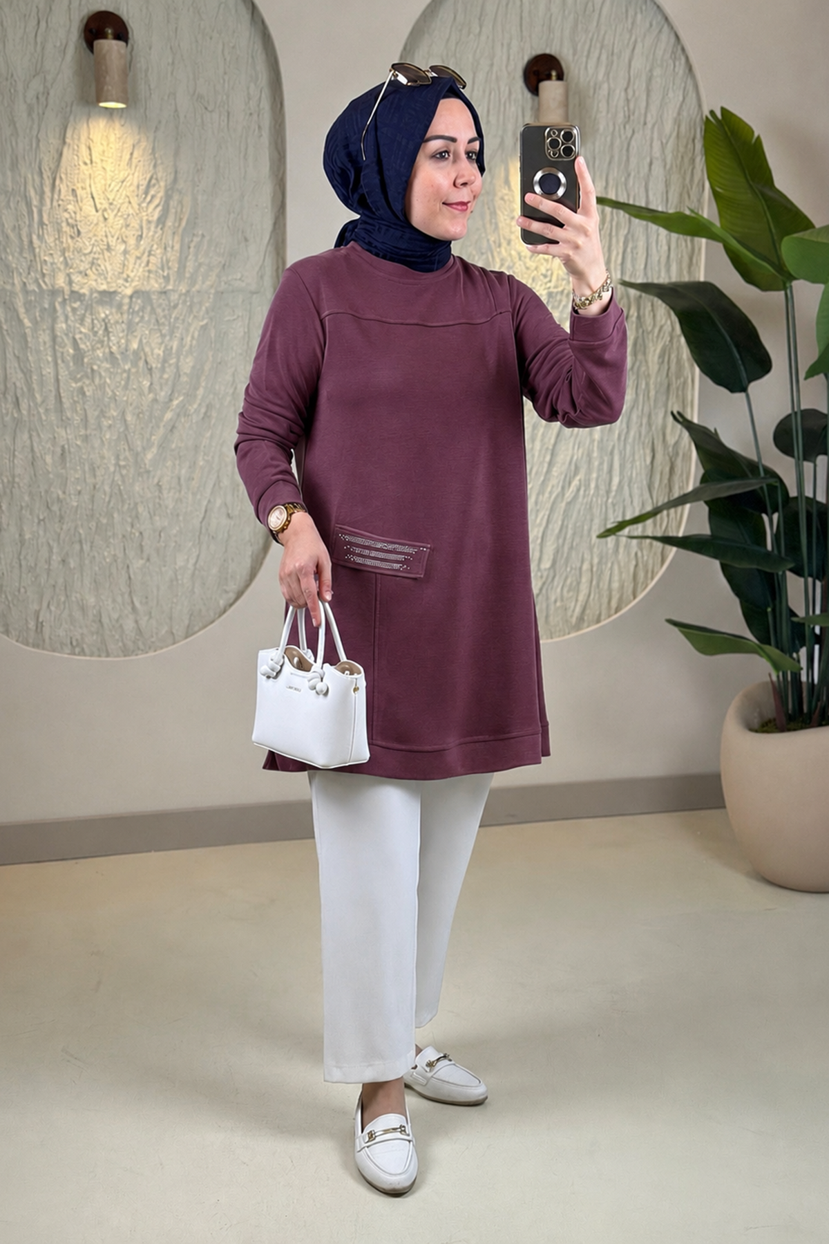 Tesettür Tunik ModelleriPike Kumaş Biyeli Kapak Cep Taş Detaylı Kadın Tunik Mürdüm KADO 268242 