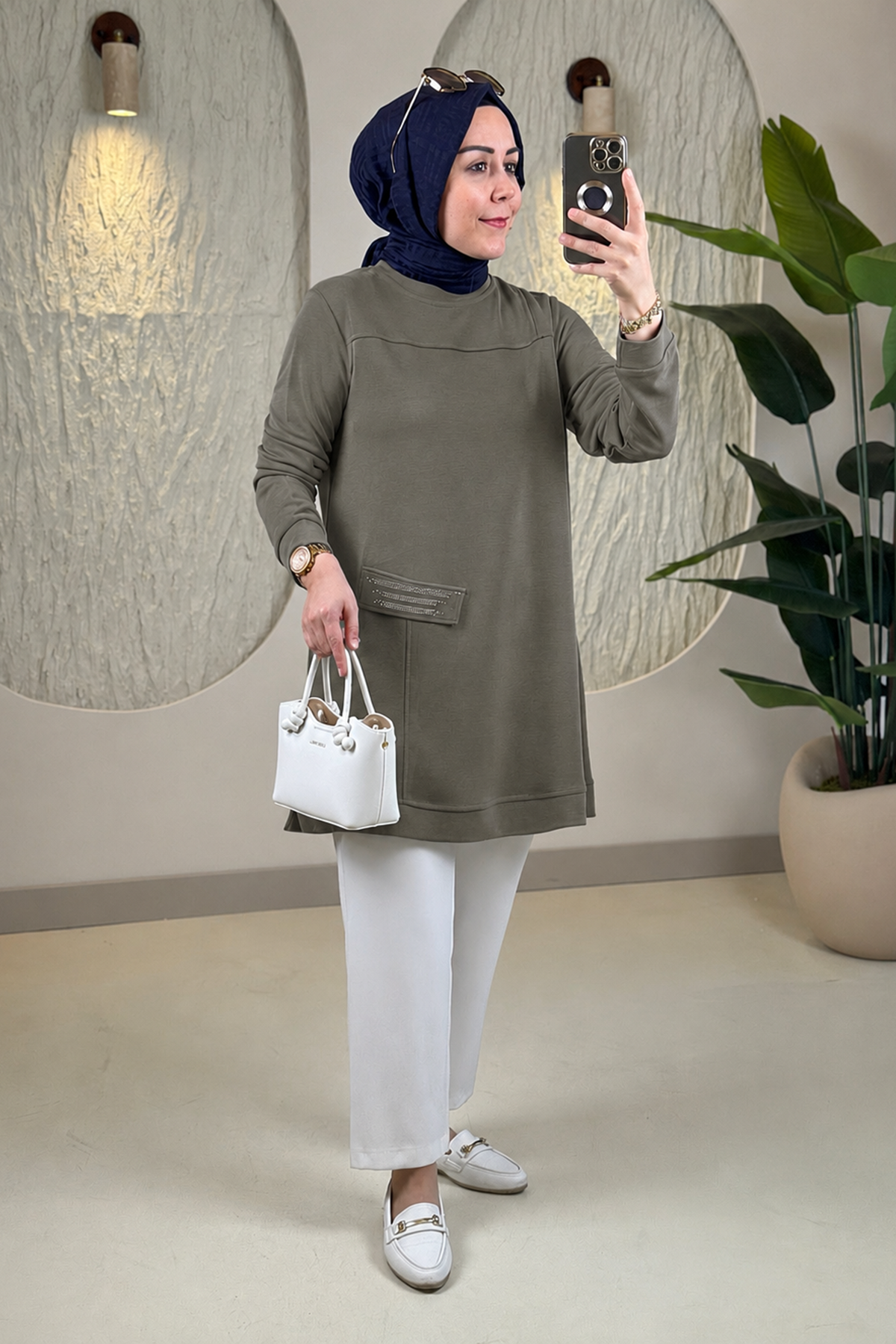 Tesettür Tunik ModelleriPike Kumaş Biyeli Kapak Cep Taş Detaylı Kadın Tunik Yeşil KADO 268242 