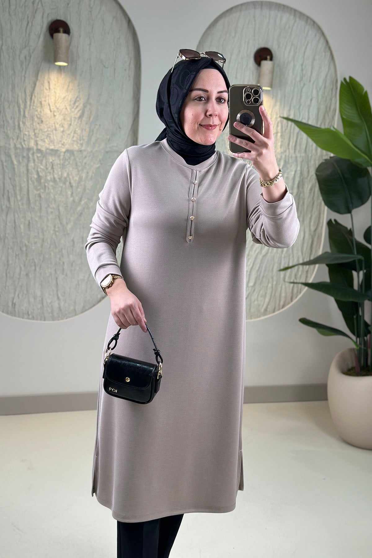 Tesettür Tunik ModelleriPike Kumaş Önü Biye Düğmeli Kadın Tunik Açık Vizon KADO 268262