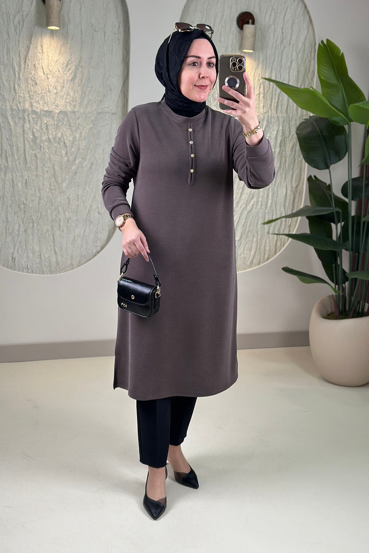 Tesettür Tunik ModelleriPike Kumaş Önü Biye Düğmeli Kadın Tunik Kahverengi KADO 268262