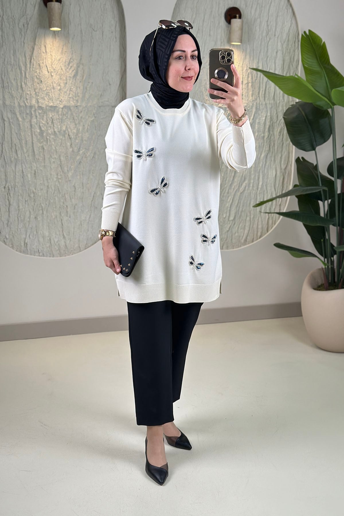 Tesettür Tunik ModelleriPulpayet ve Boncuk Kelebek Nakış İşlemeli Kadın Triko Tunik Ekru SFF 2008