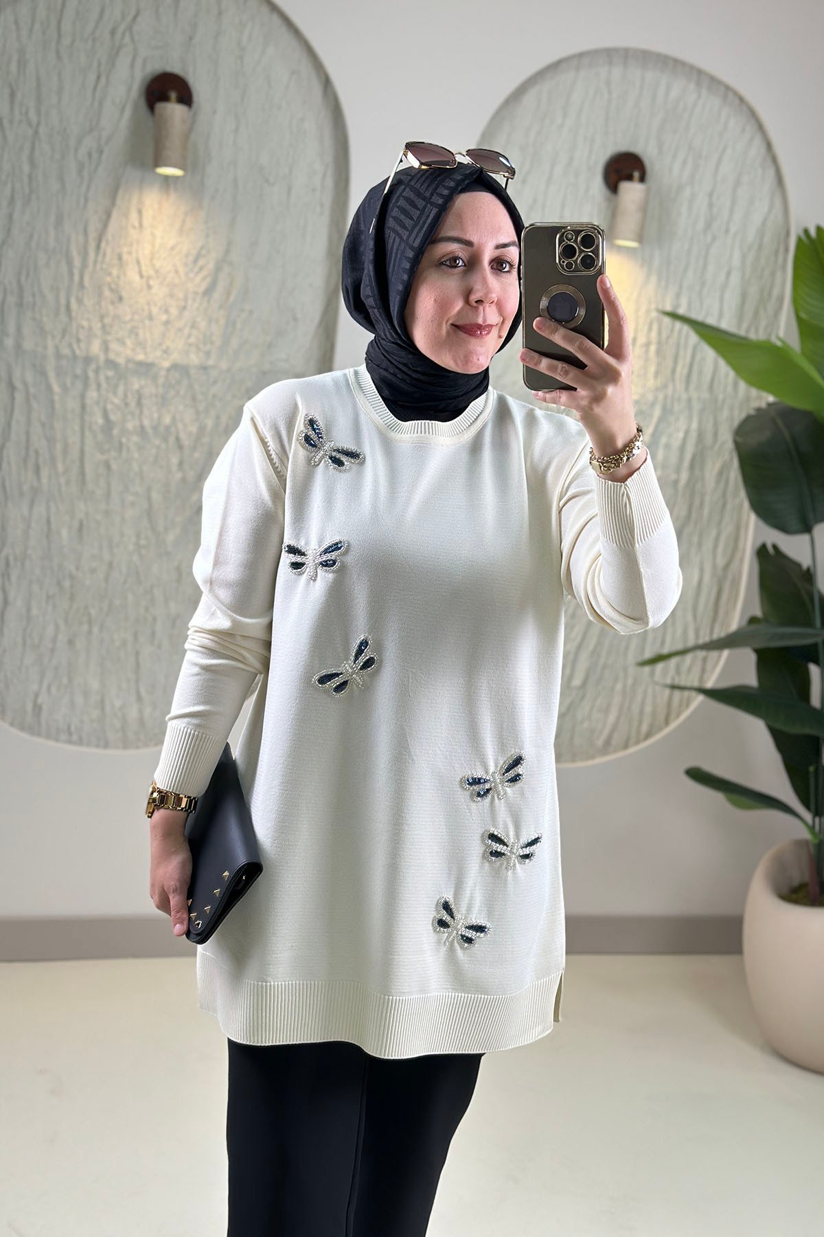 Tesettür Tunik ModelleriPulpayet ve Boncuk Kelebek Nakış İşlemeli Kadın Triko Tunik Ekru SFF 2008