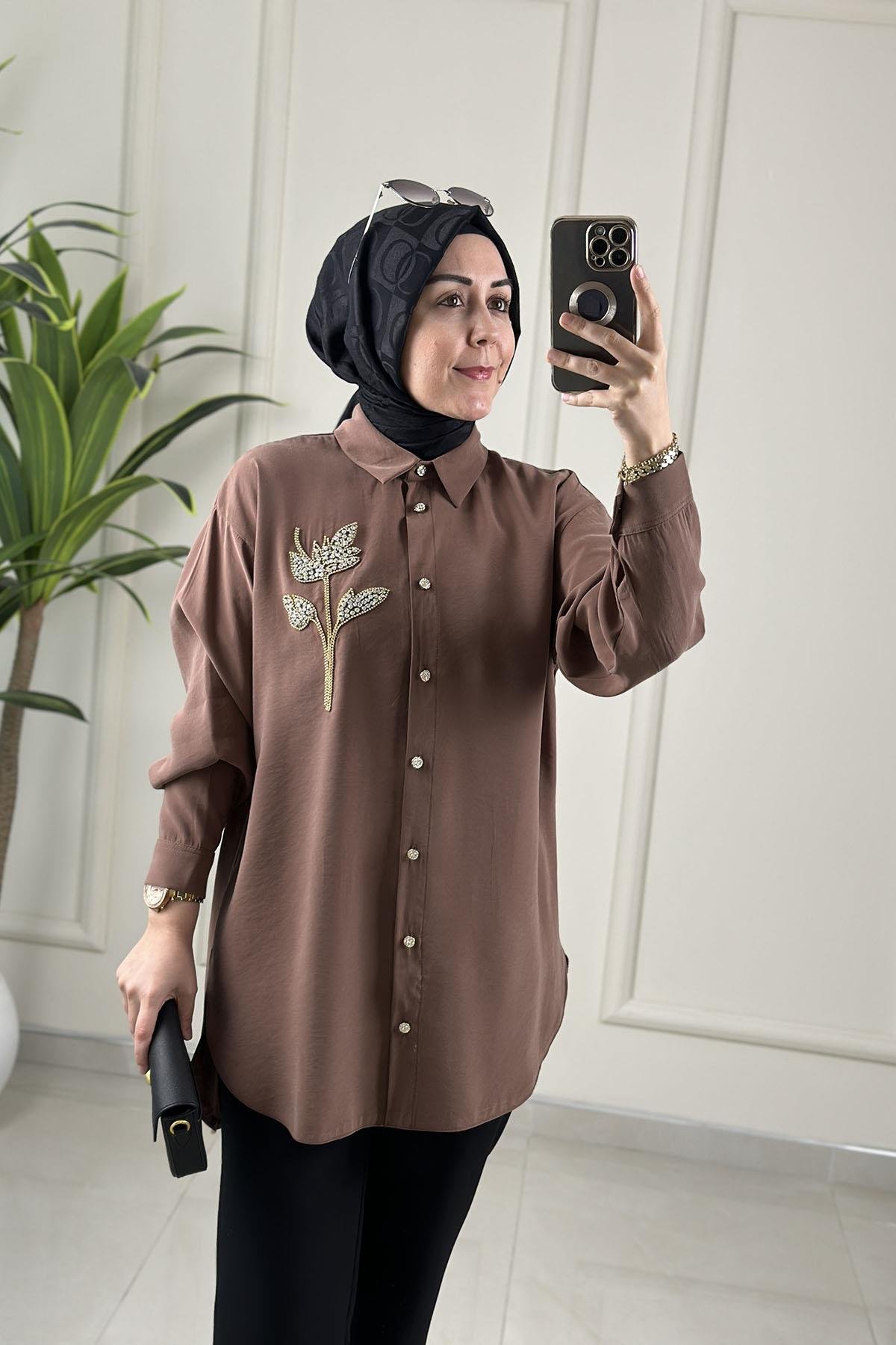 Tesettür Tunik ModelleriQupra Düşük Omuz Taş Detaylı Kadın Tunik Koyu Vizon GNR 222