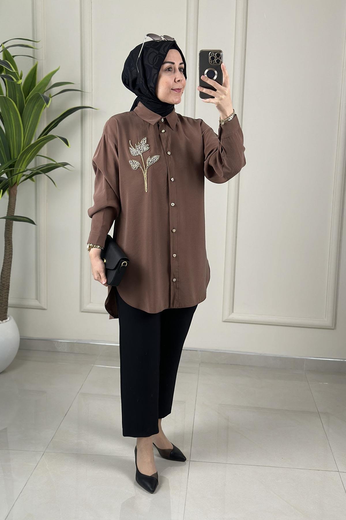 Tesettür Tunik ModelleriQupra Düşük Omuz Taş Detaylı Kadın Tunik Koyu Vizon GNR 222