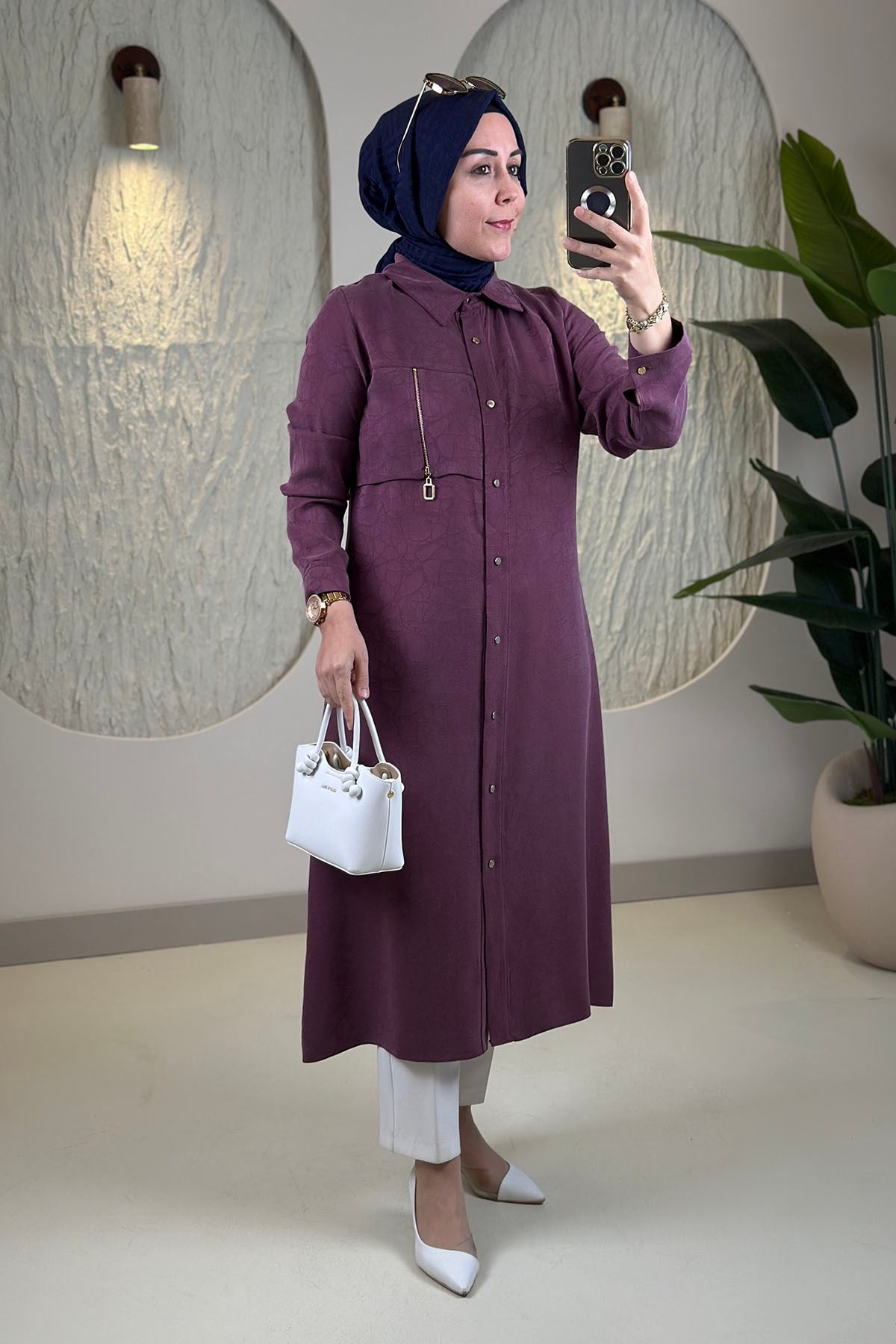 Tesettür Tunik ModelleriQupra Önü Düğmeli Fermuar Detaylı Kadın Tunik Mürdüm QTN 7124 