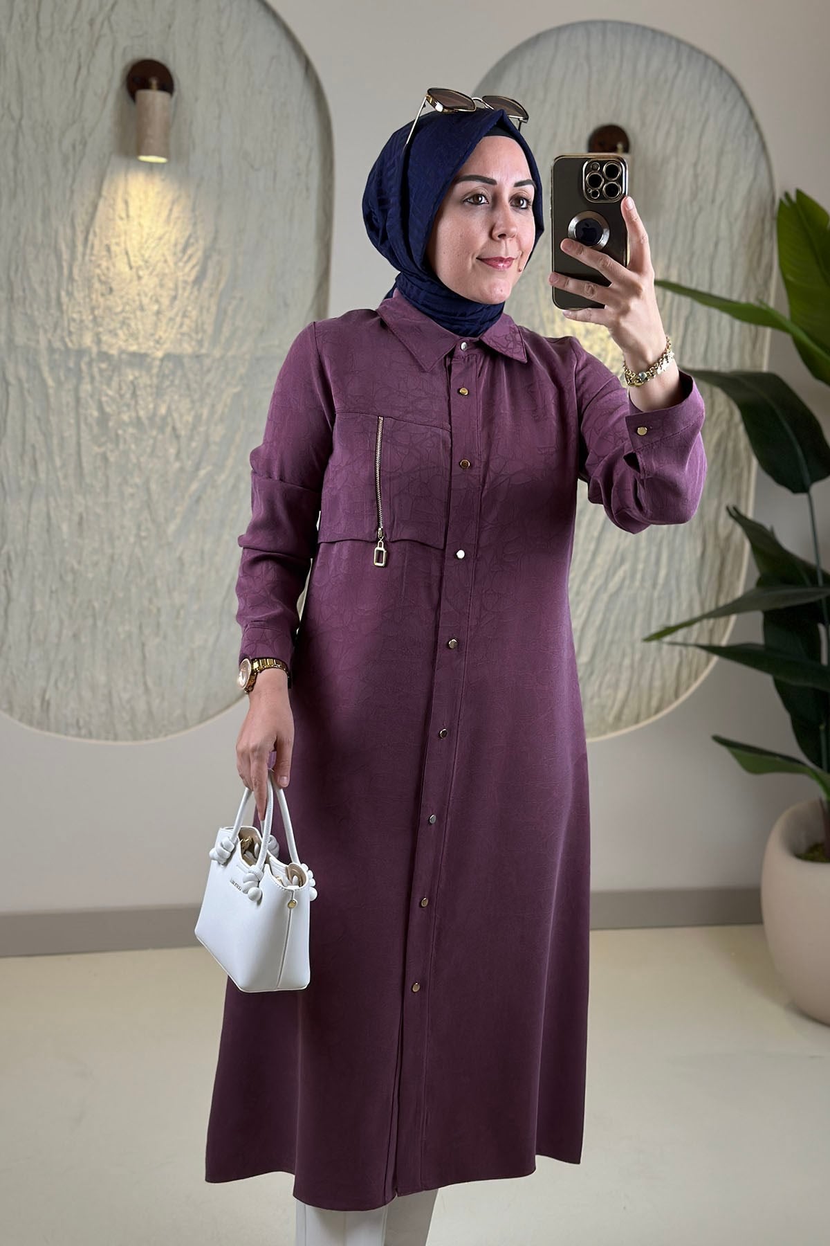Tesettür Tunik ModelleriQupra Önü Düğmeli Fermuar Detaylı Kadın Tunik Mürdüm QTN 7124 