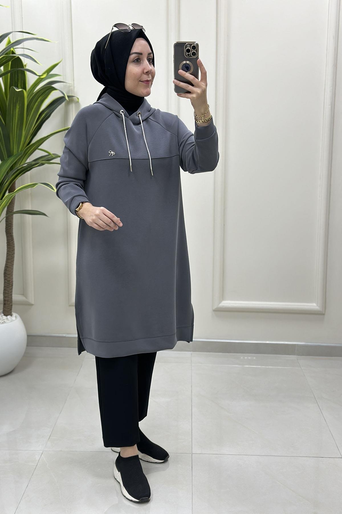 Tesettür Tunik ModelleriReglan Kol Aksesuar Detaylı Oysho Kadın Tunik Gri KADO 257539
