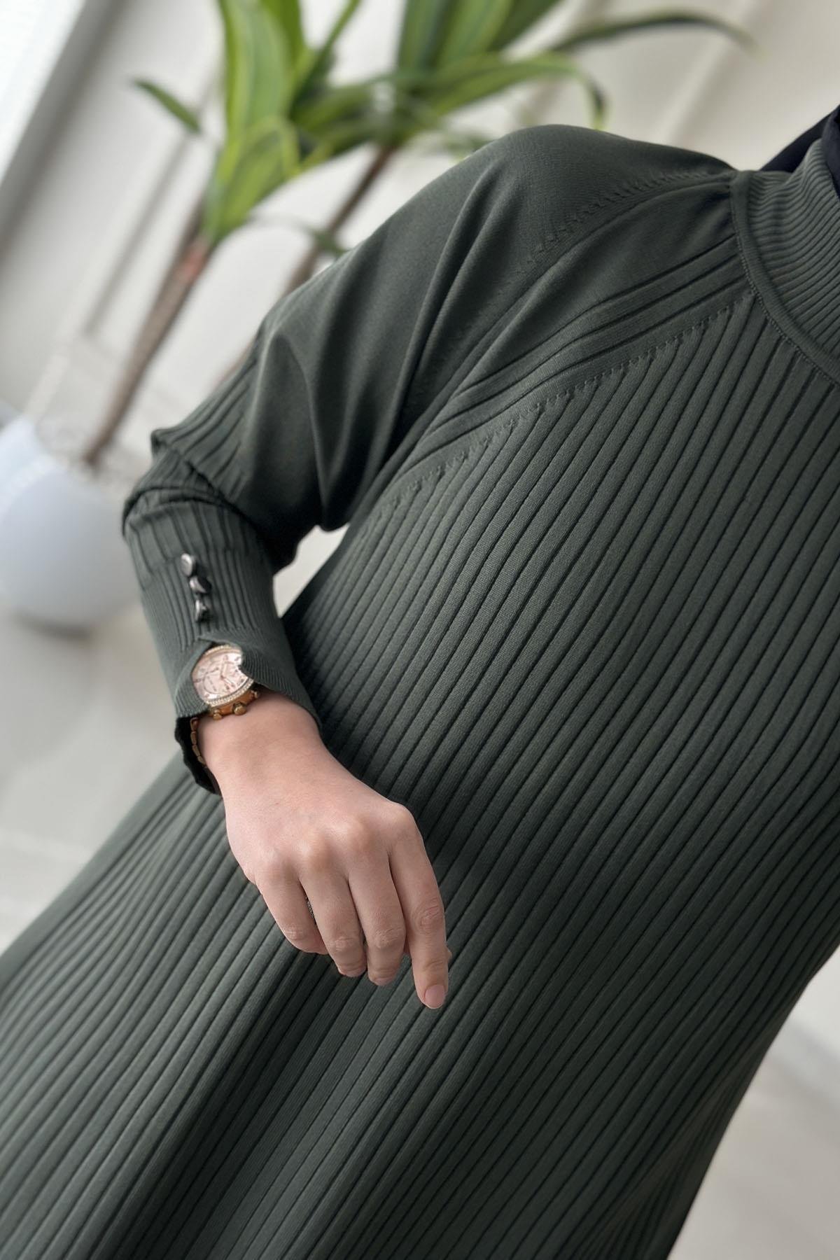 Tesettür Tunik ModelleriReglan Kol Düğme Detaylı Kadın Triko Tunik Haki KADO 2725147