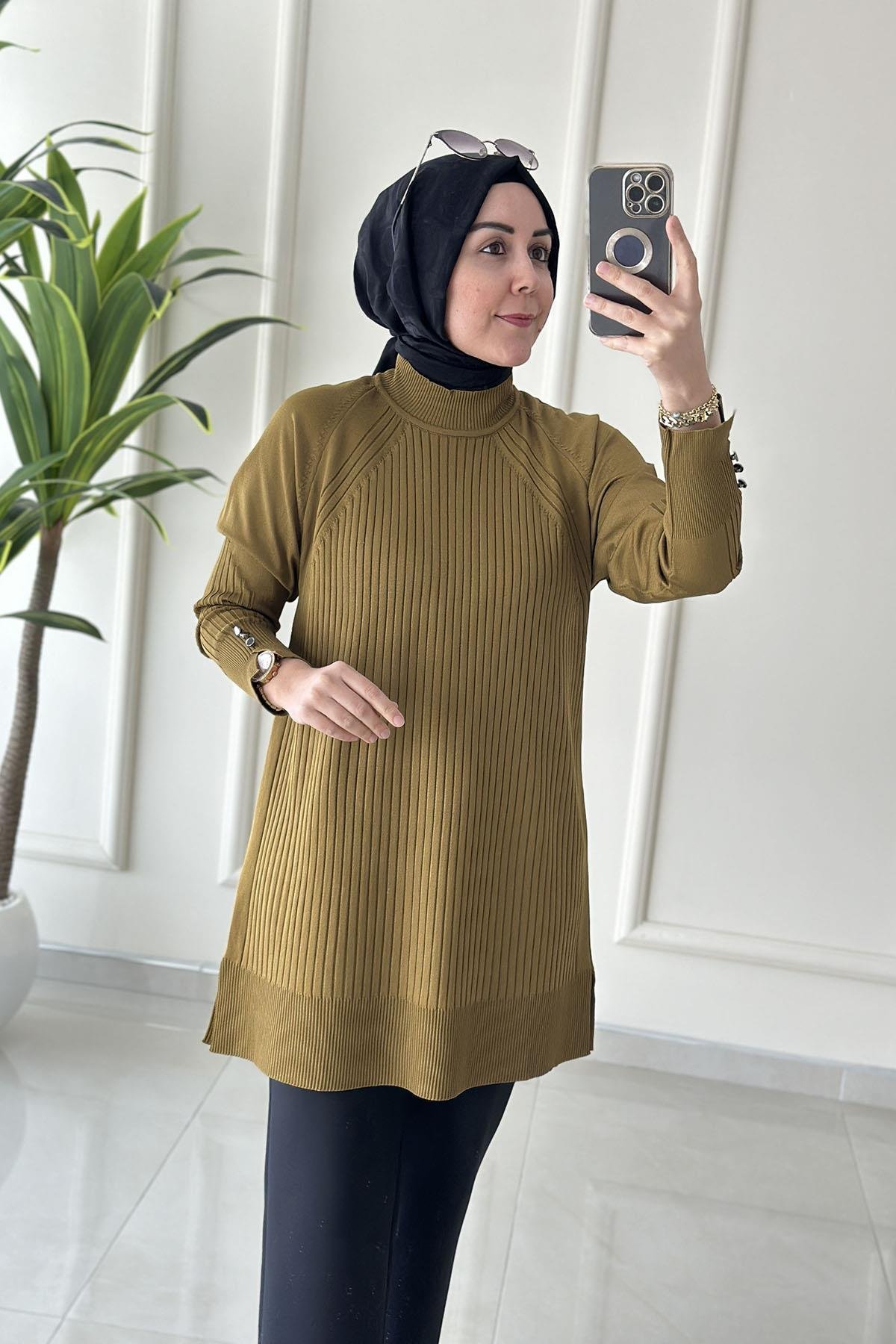 Tesettür Tunik ModelleriReglan Kol Düğme Detaylı Kadın Triko Tunik Yağ Yeşili KADO 2725147