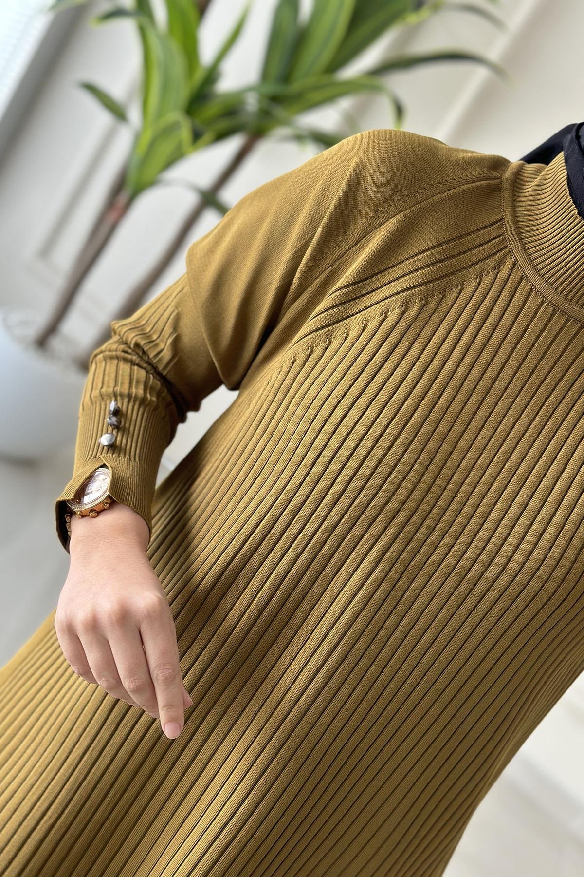 Tesettür Tunik ModelleriReglan Kol Düğme Detaylı Kadın Triko Tunik Yağ Yeşili KADO 2725147