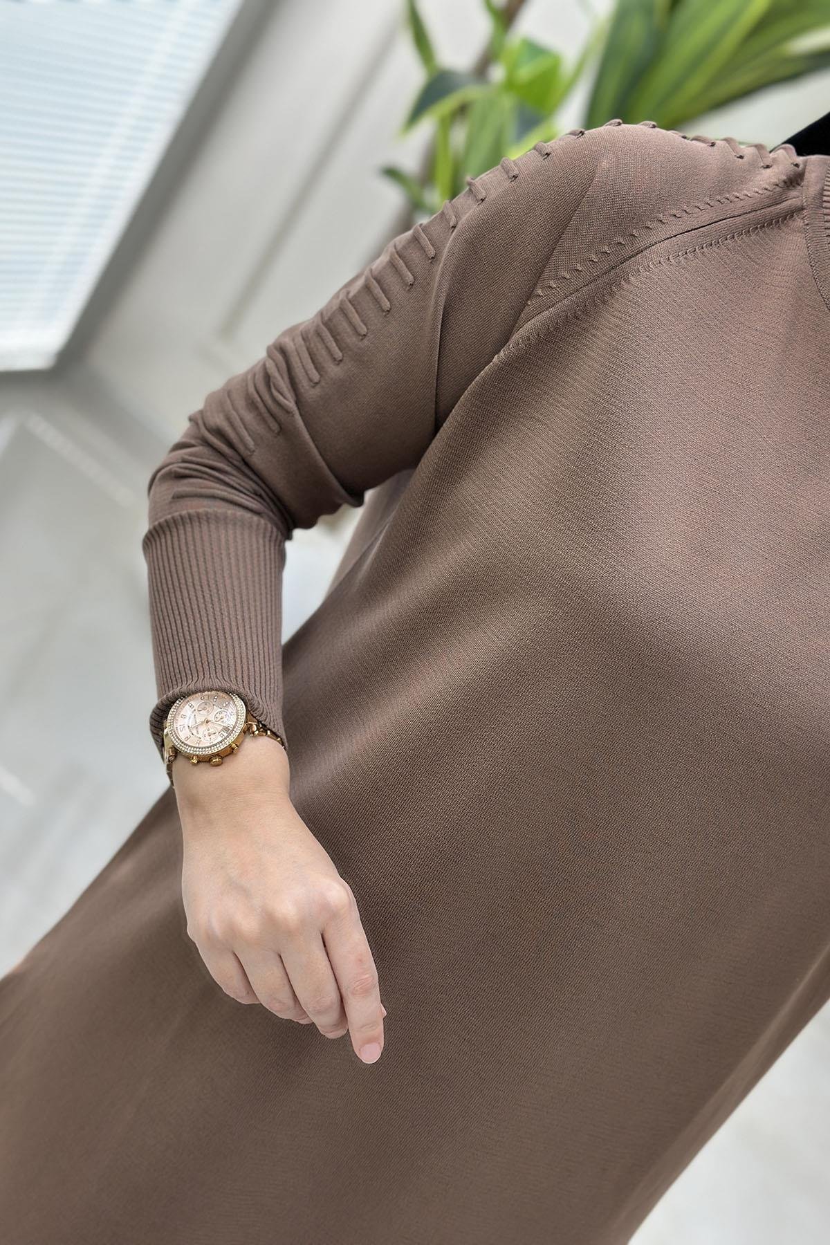 Tesettür Tunik ModelleriReglan Kol Gofralı Kadın Merserize Triko Tunik Koyu Vizon MLH 5035