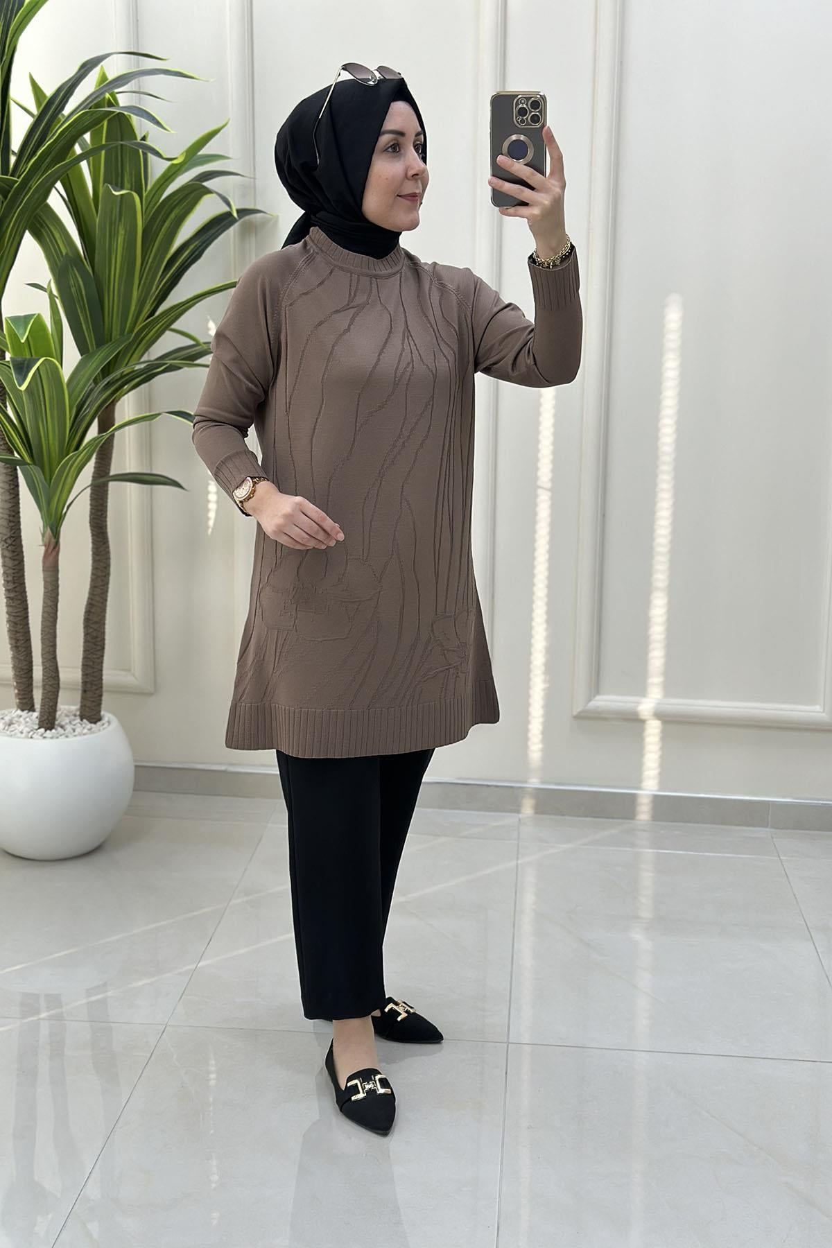 Tesettür Tunik ModelleriReglan Kol Kendinden Desenli Kadın Triko Tunik Koyu Vizon KADO 2725103