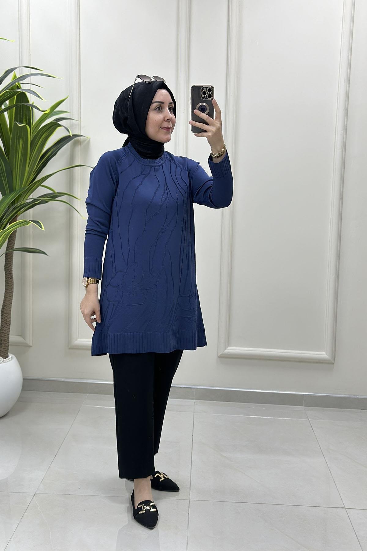 Tesettür Tunik ModelleriReglan Kol Kendinden Desenli Kadın Triko Tunik Koyu İndigo KADO 2725103