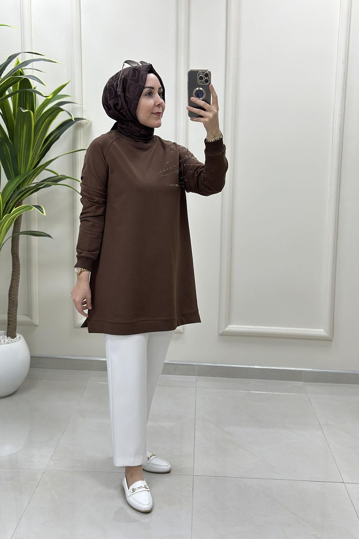 Tesettür Tunik ModelleriReglan Kol Omuz Taş Detaylı Ribanalı Kadın Tunik Kahverengi KADO 257261