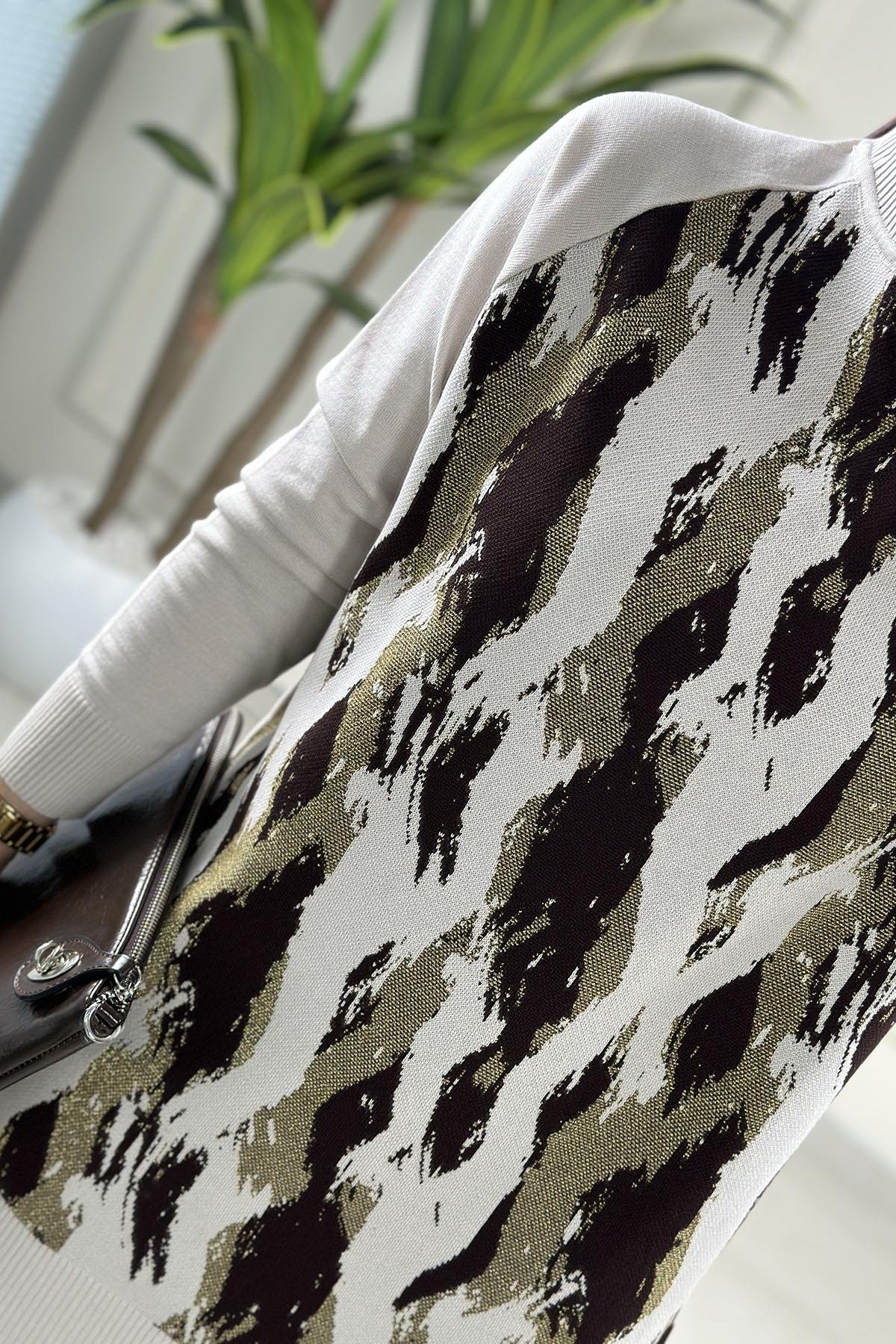 Tesettür Tunik ModelleriReglan Kol Önü Desenli Kadın Triko Tunik Bej SRY 6106