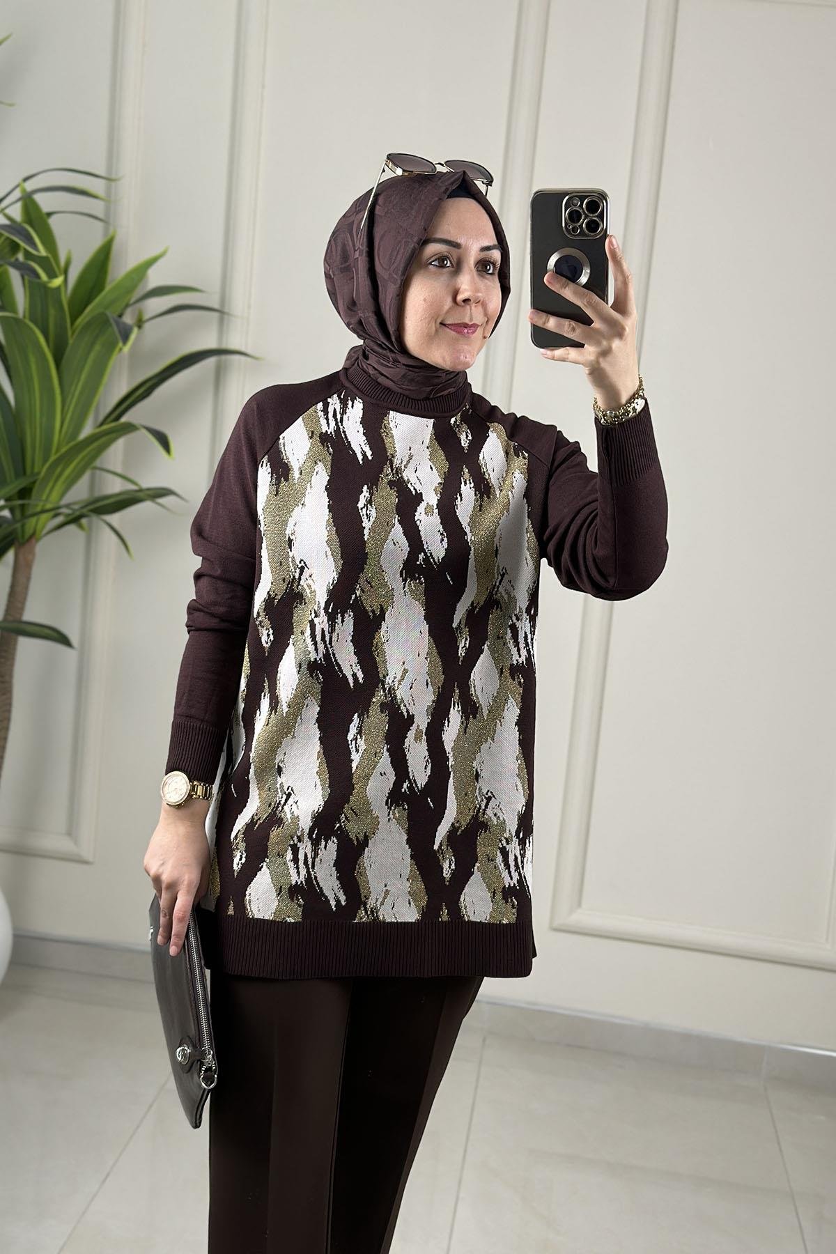 Tesettür Tunik ModelleriReglan Kol Önü Desenli Kadın Triko Tunik Kahverengi SRY 6106