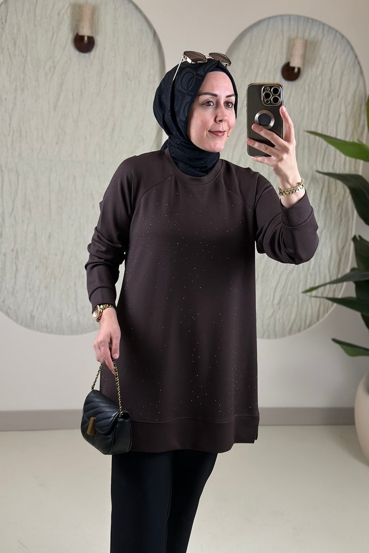 Tesettür Tunik ModelleriReglan Kol Önü Serpme Taş Detaylı Kadın Tunik Kahverengi KADO 268190