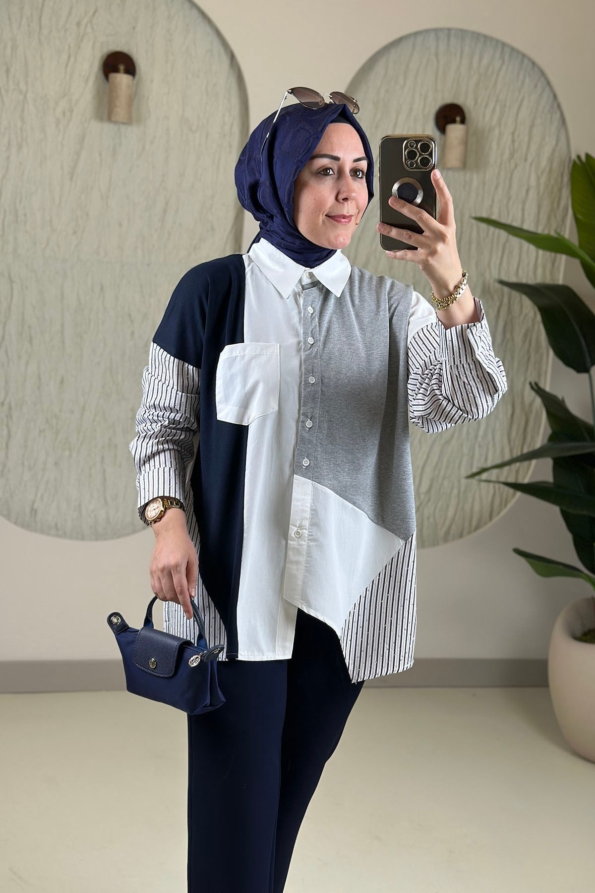 Tesettür Tunik ModelleriRenk Garnili Asimetrik Kesim Arkası Çapraz Model Kadın Gömlek Tunik Lacivert NOX 5799