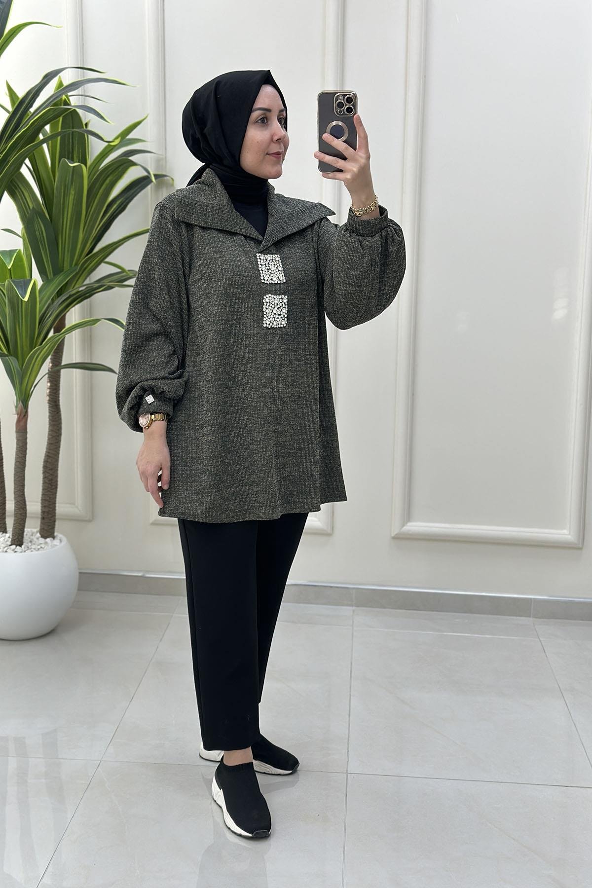 Tesettür Tunik ModelleriŞal Yaka Taş Detaylı Balon Kol Kadın Örme Tunik Haki MSE 3232
