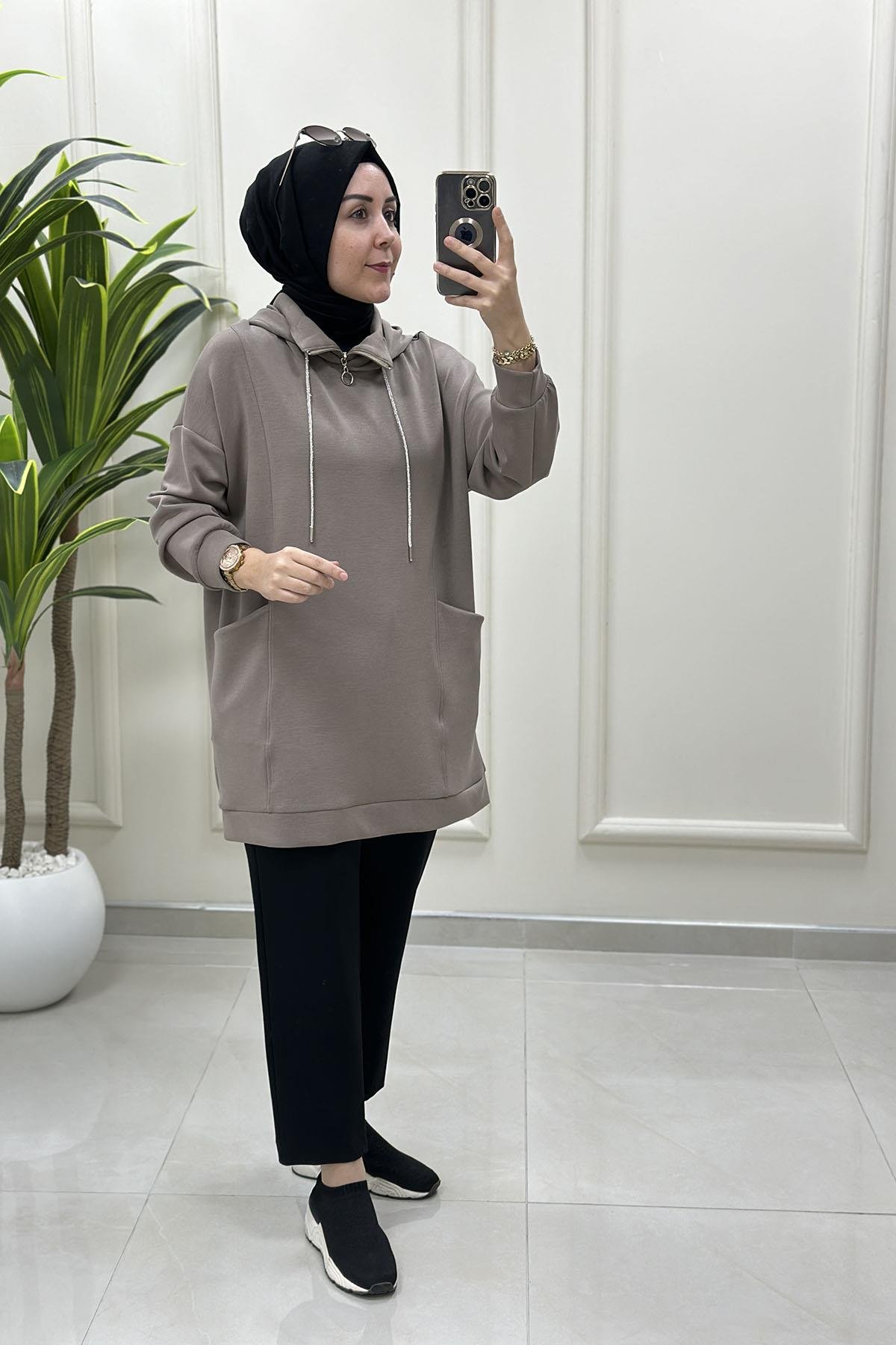 Tesettür Tunik ModelleriYaka Fermuarlı Taş İpli Önü Cepli Oysho Kadın Tunik Vizon MSE 3069