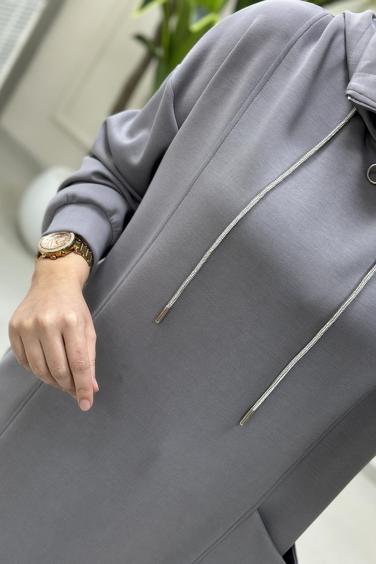 Tesettür Tunik ModelleriYaka Fermuarlı Taş İpli Önü Cepli Oysho Kadın Tunik Gri MSE 3069