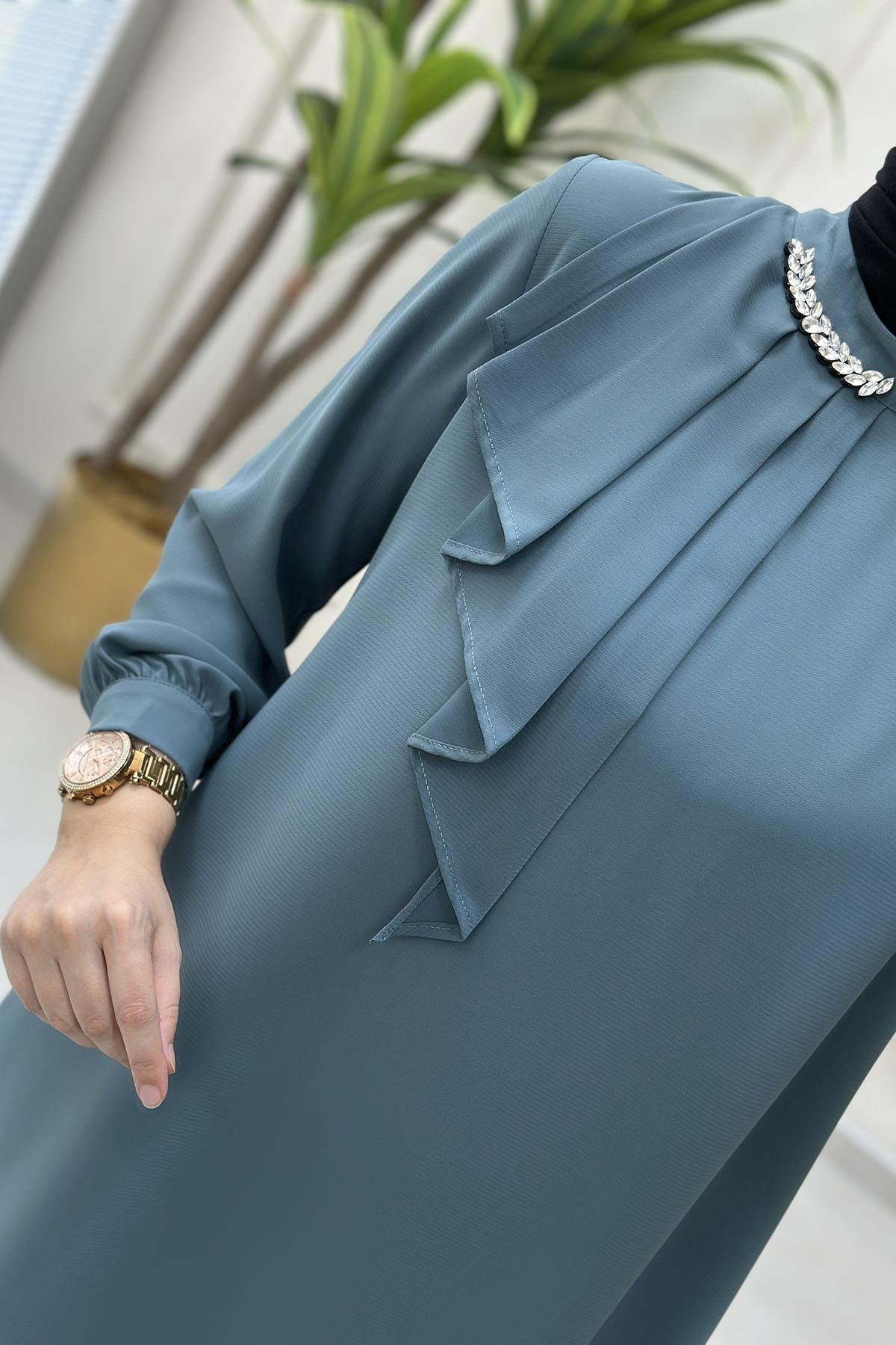 Tesettür Tunik ModelleriYaka Taş ve Pilise Detaylı Krep Kadın Tunik Mint Yeşili ALS 4718