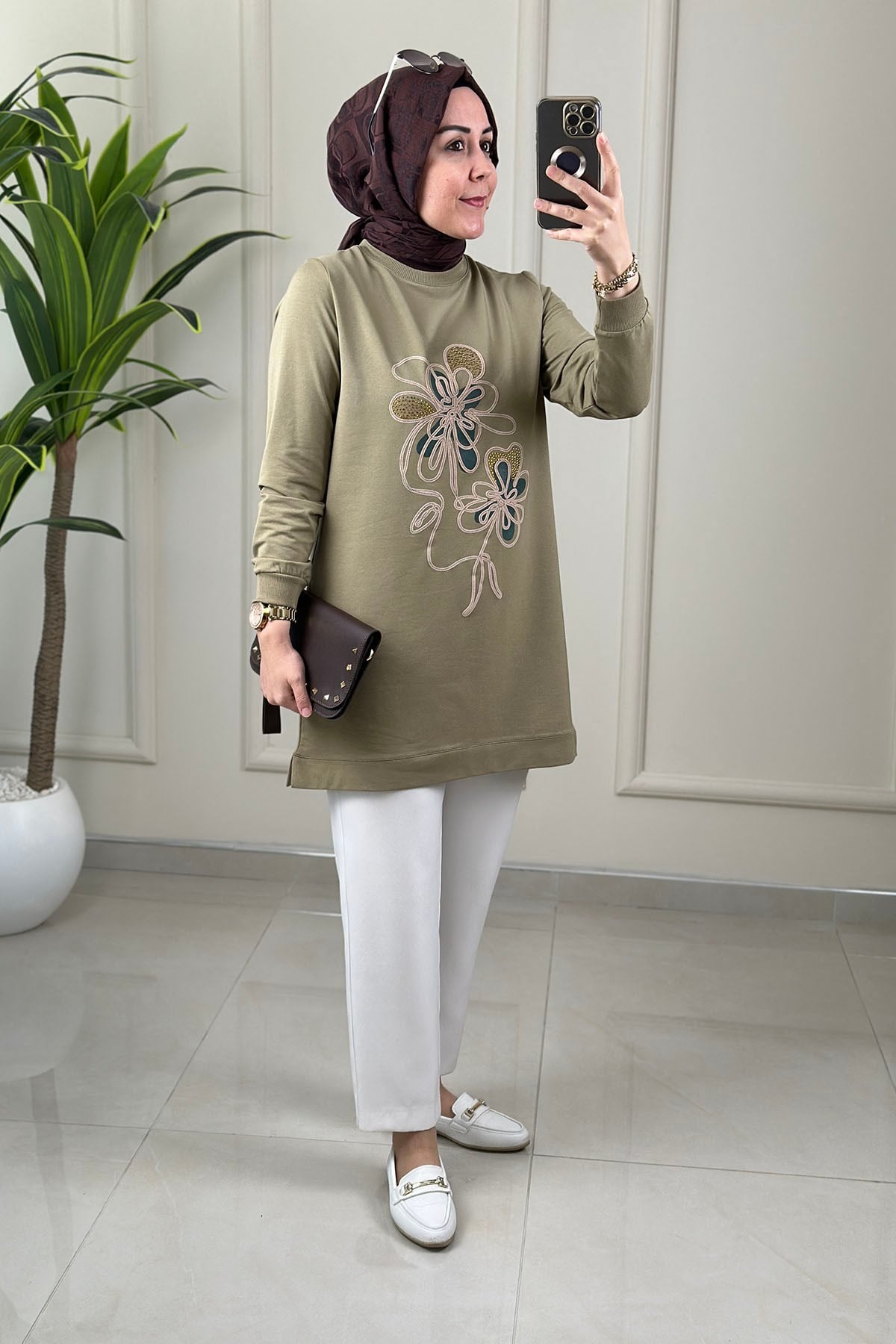 Tesettür Tunik ModelleriYaka ve Kol Ribanalı Önü Baskılı Kadın Tunik Yeşil KADO 262908 