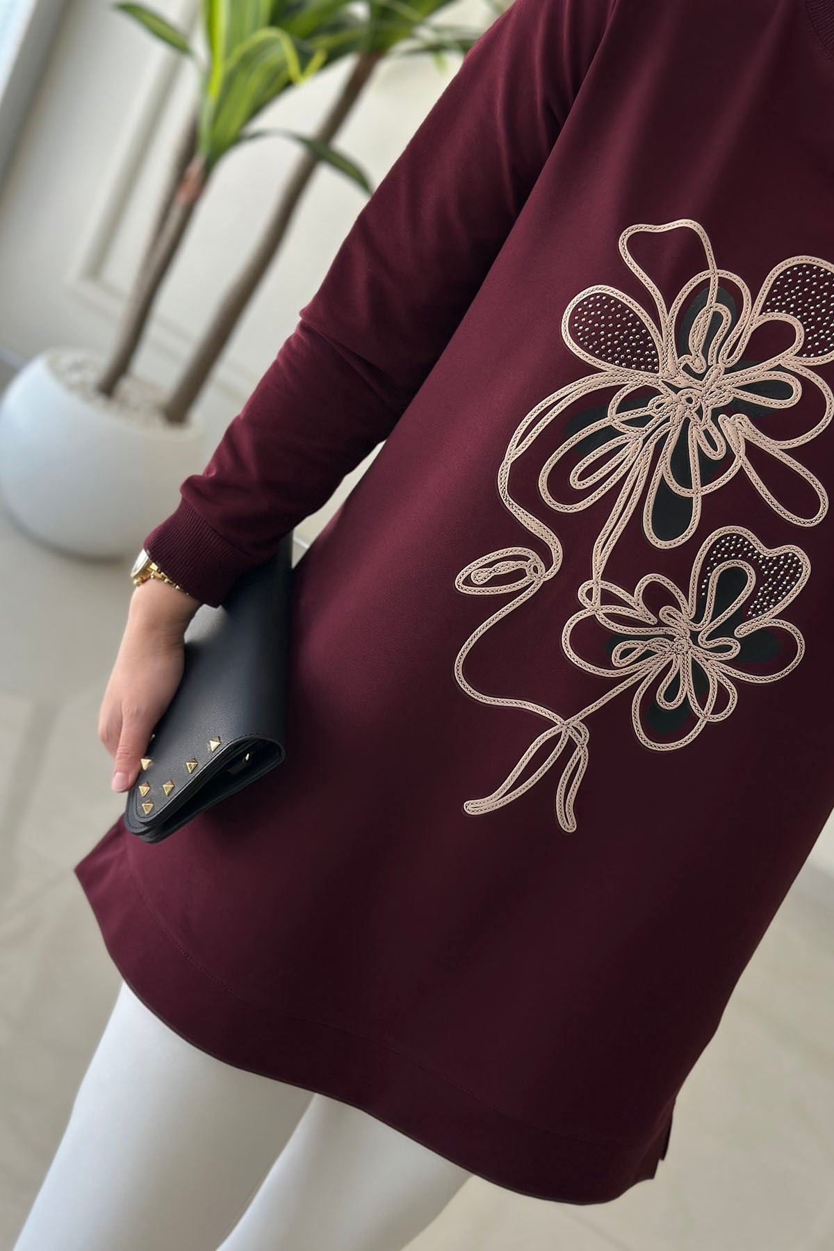 Tesettür Tunik ModelleriYaka ve Kol Ribanalı Önü Baskılı Kadın Tunik Bordo KADO 262908 