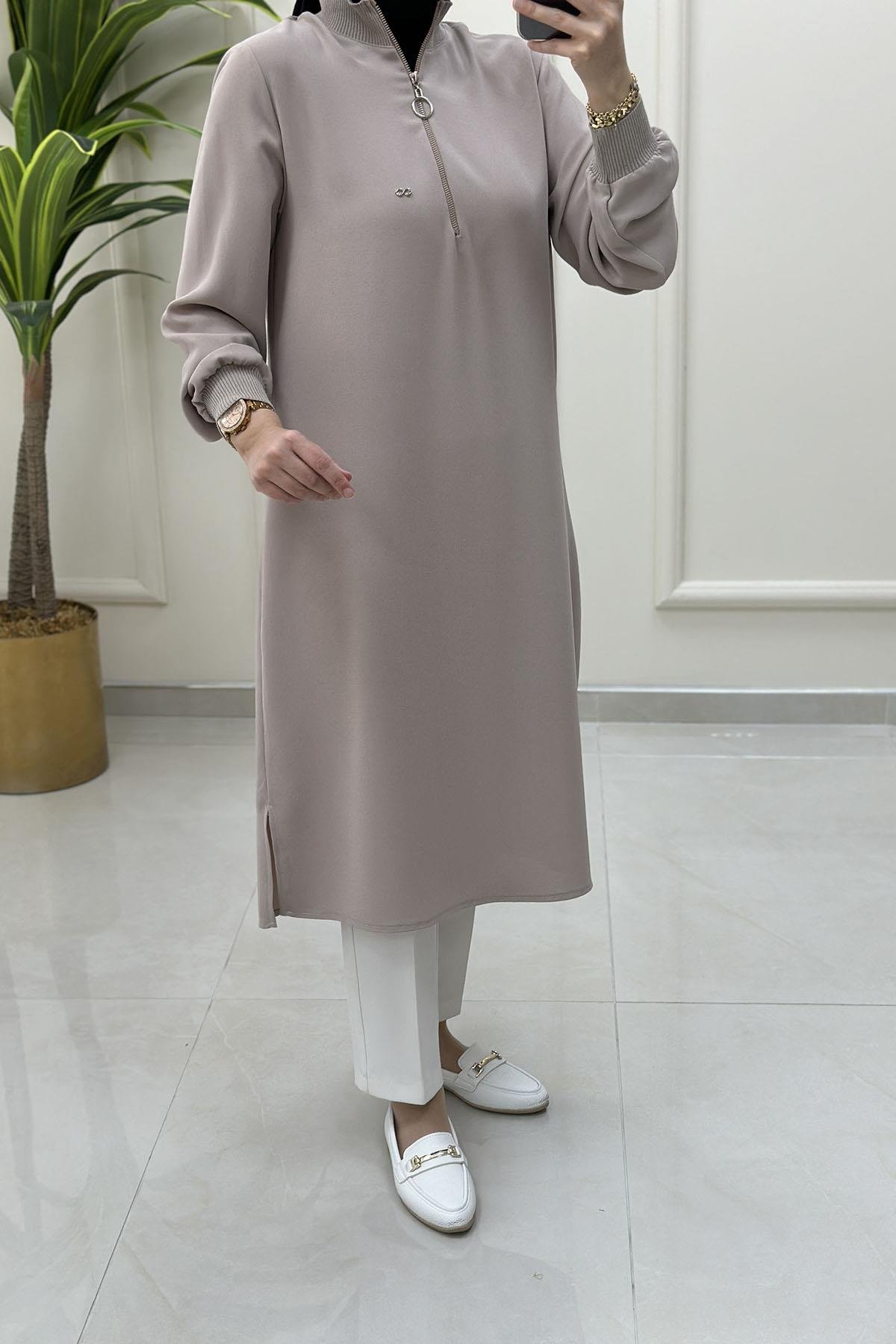 Tesettür Tunik ModelleriYaka ve Kol Ribanalı Yarım Fermuarlı Kadın Tunik Taş KADO 251591