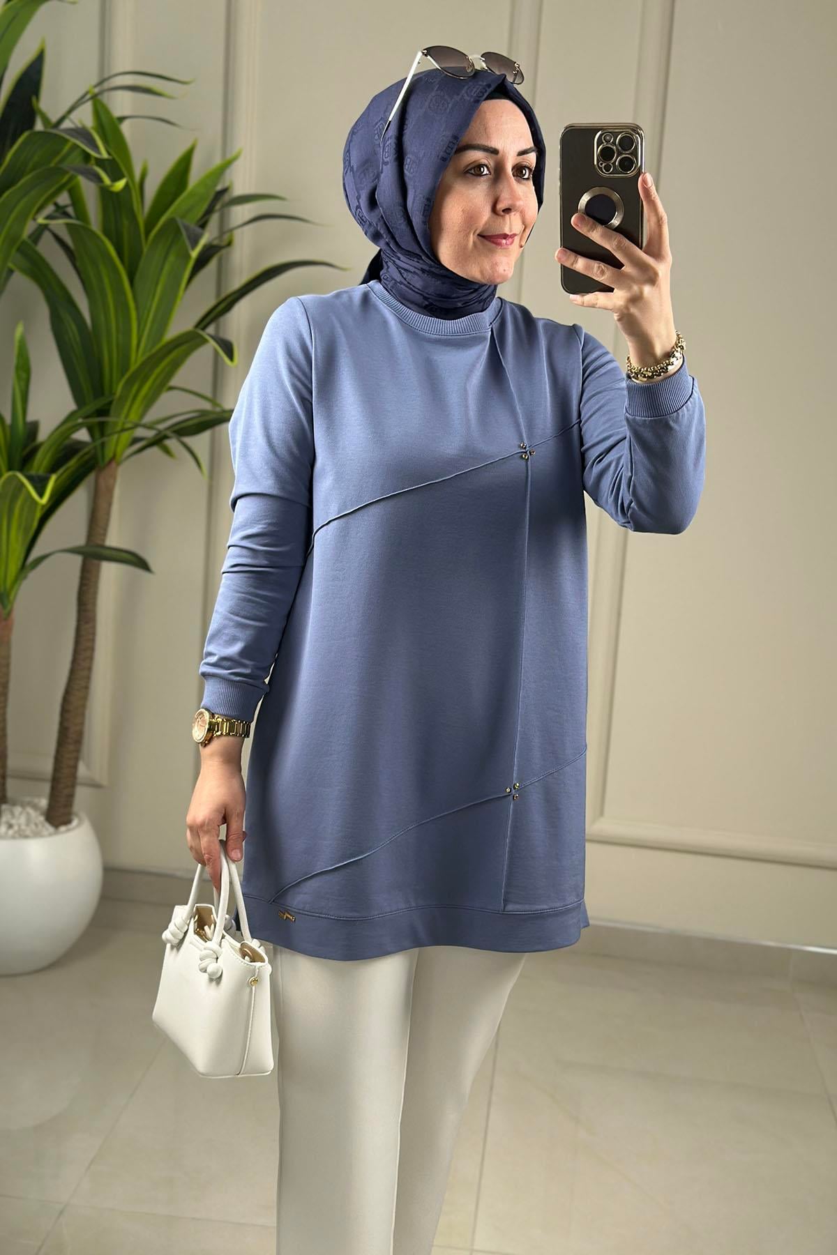 Tesettür Tunik ModelleriYaka ve Kol Ribanalı Önü Nervürlü Kadın Tunik Mavi KADO 262106
