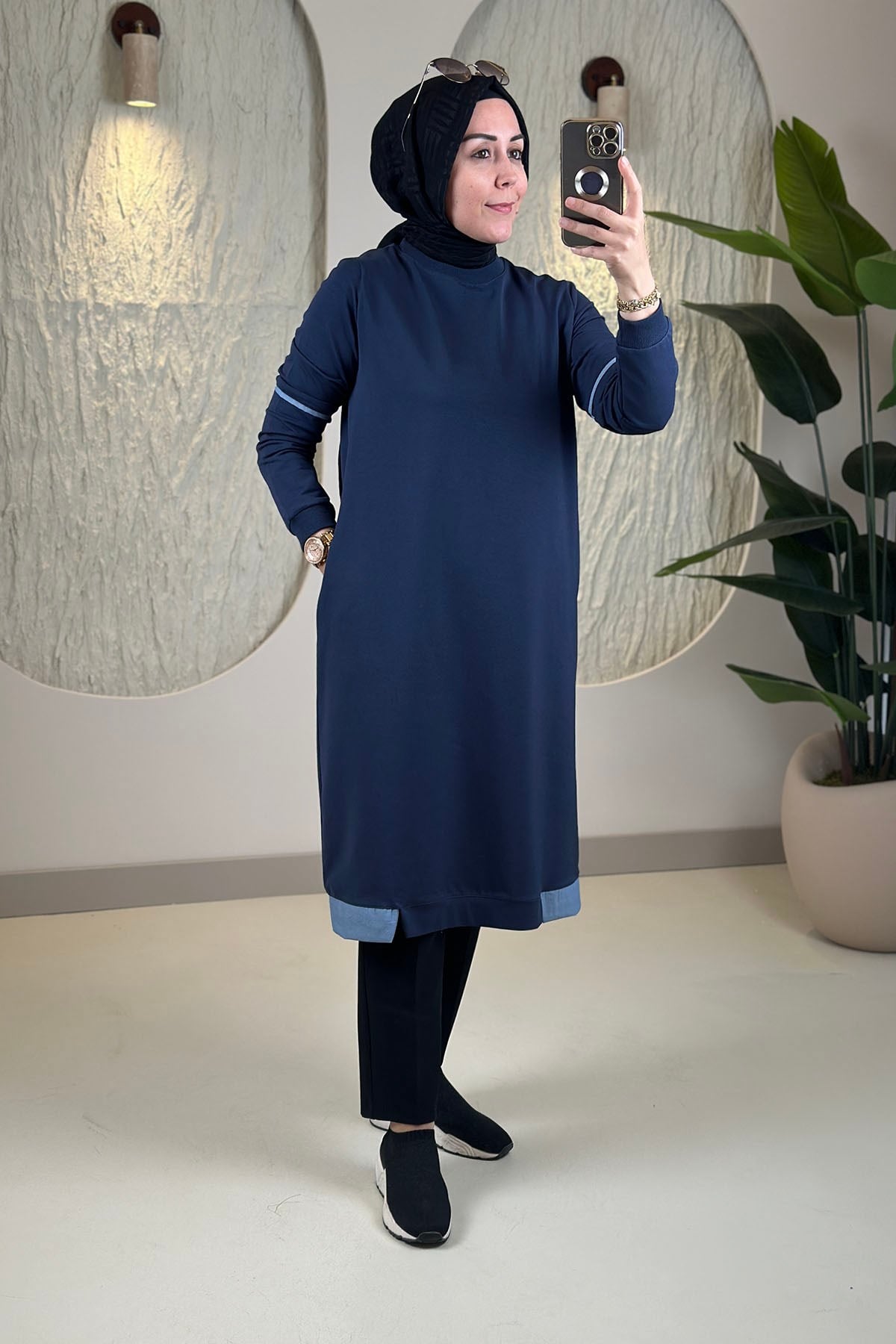Tesettür Tunik ModelleriYaka ve Kol Ribanalı Garnili Cepli Kadın Tunik Lacivert KADO 262376