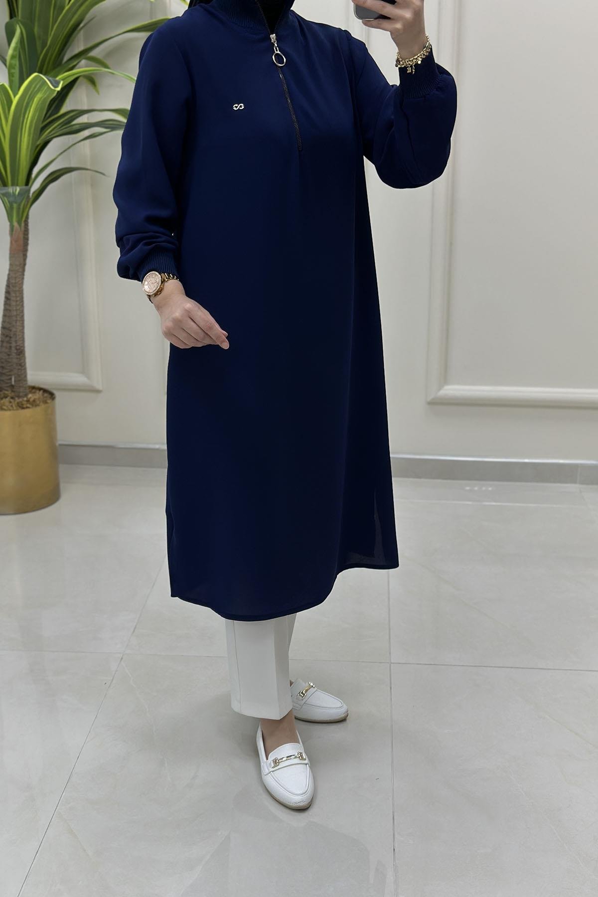 Tesettür Tunik ModelleriYaka ve Kol Ribanalı Yarım Fermuarlı Kadın Tunik Lacivert KADO 251591