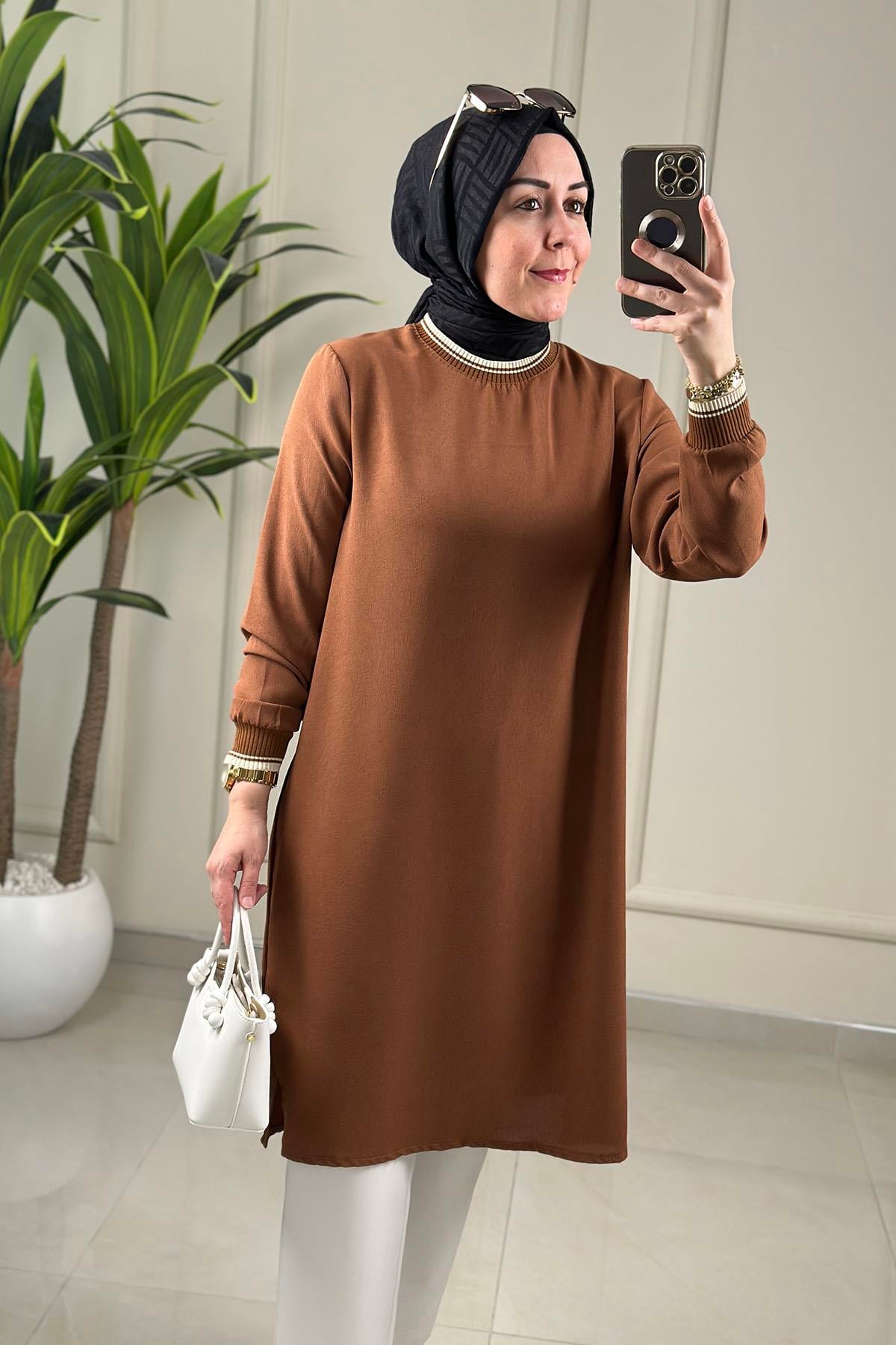 Tesettür Tunik ModelleriYaka ve Kol Ribanalı Renk Garnili Kadın Tunik Taba KADO 262642
