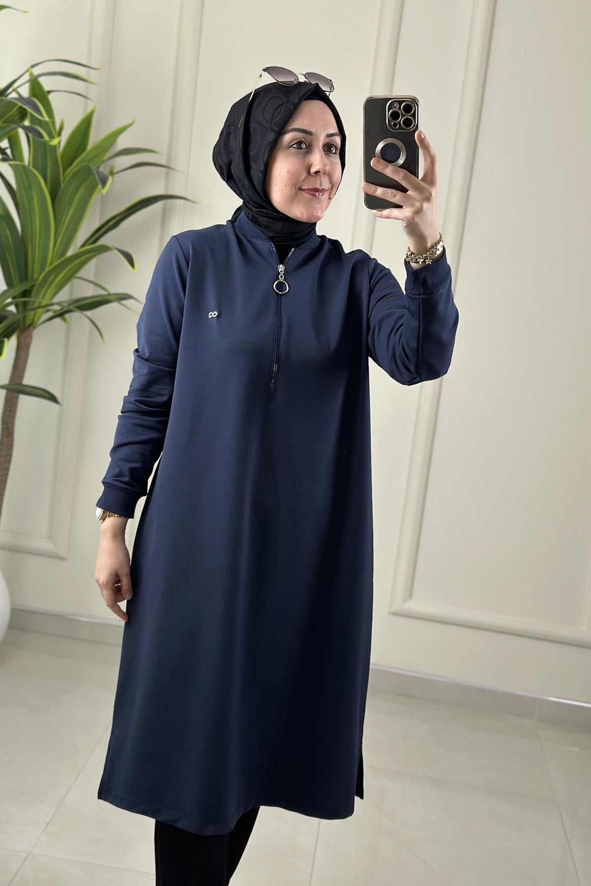 Tesettür Tunik ModelleriYaka ve Kol Ribanalı Önü Fermuarlı Kadın Tunik Lacivert KADO 262630