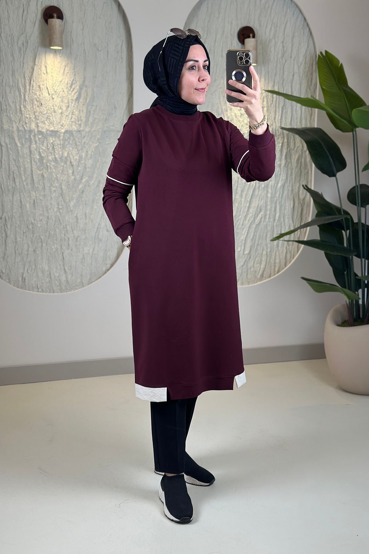 Tesettür Tunik ModelleriYaka ve Kol Ribanalı Garnili Cepli Kadın Tunik Bordo KADO 262376