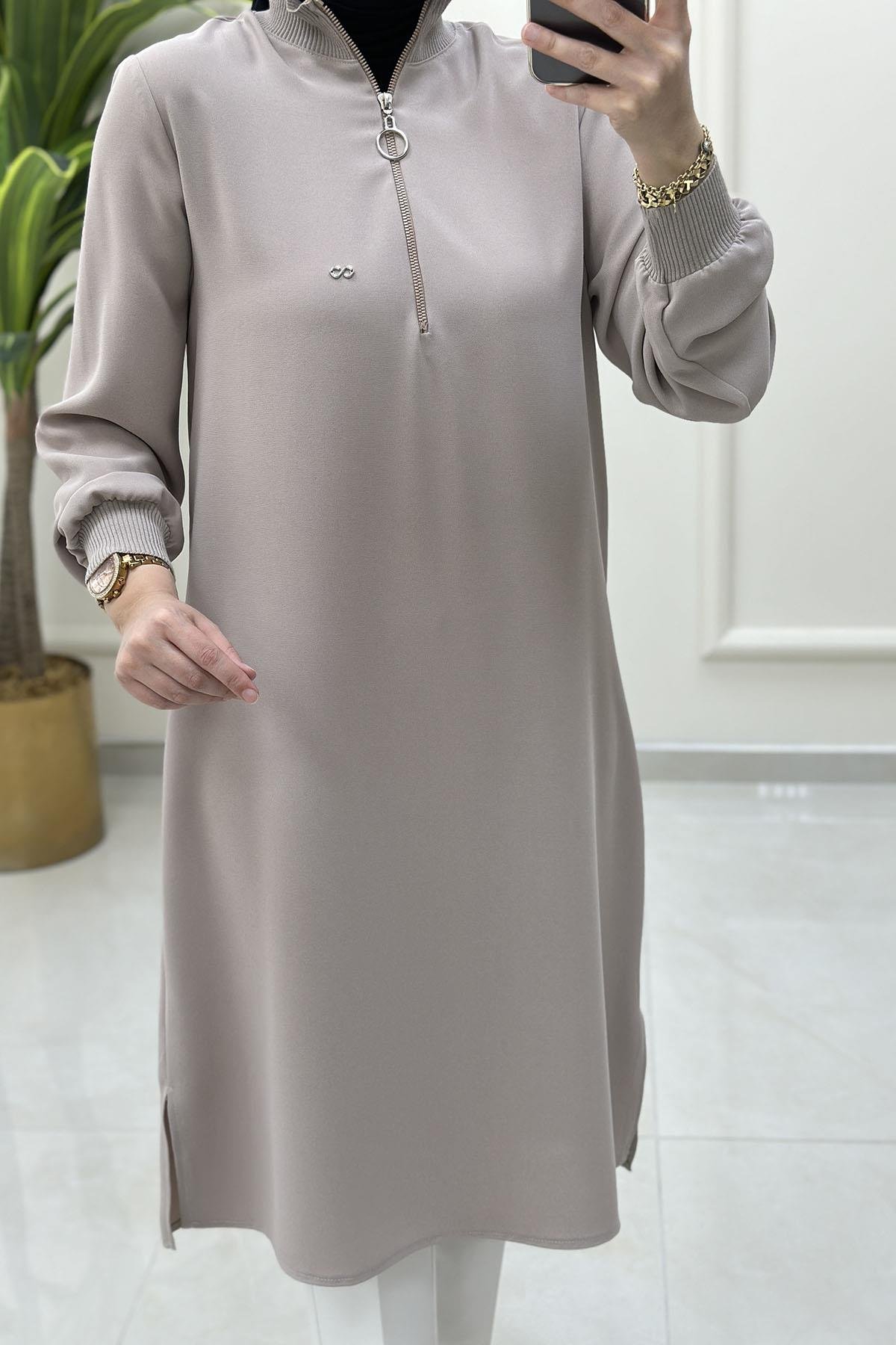Tesettür Tunik ModelleriYaka ve Kol Ribanalı Yarım Fermuarlı Kadın Tunik Taş KADO 251591