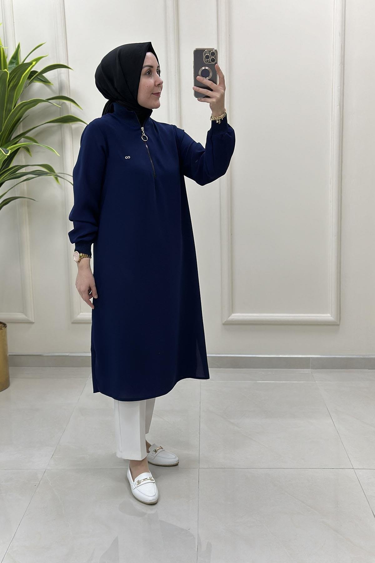Tesettür Tunik ModelleriYaka ve Kol Ribanalı Yarım Fermuarlı Kadın Tunik Lacivert KADO 251591
