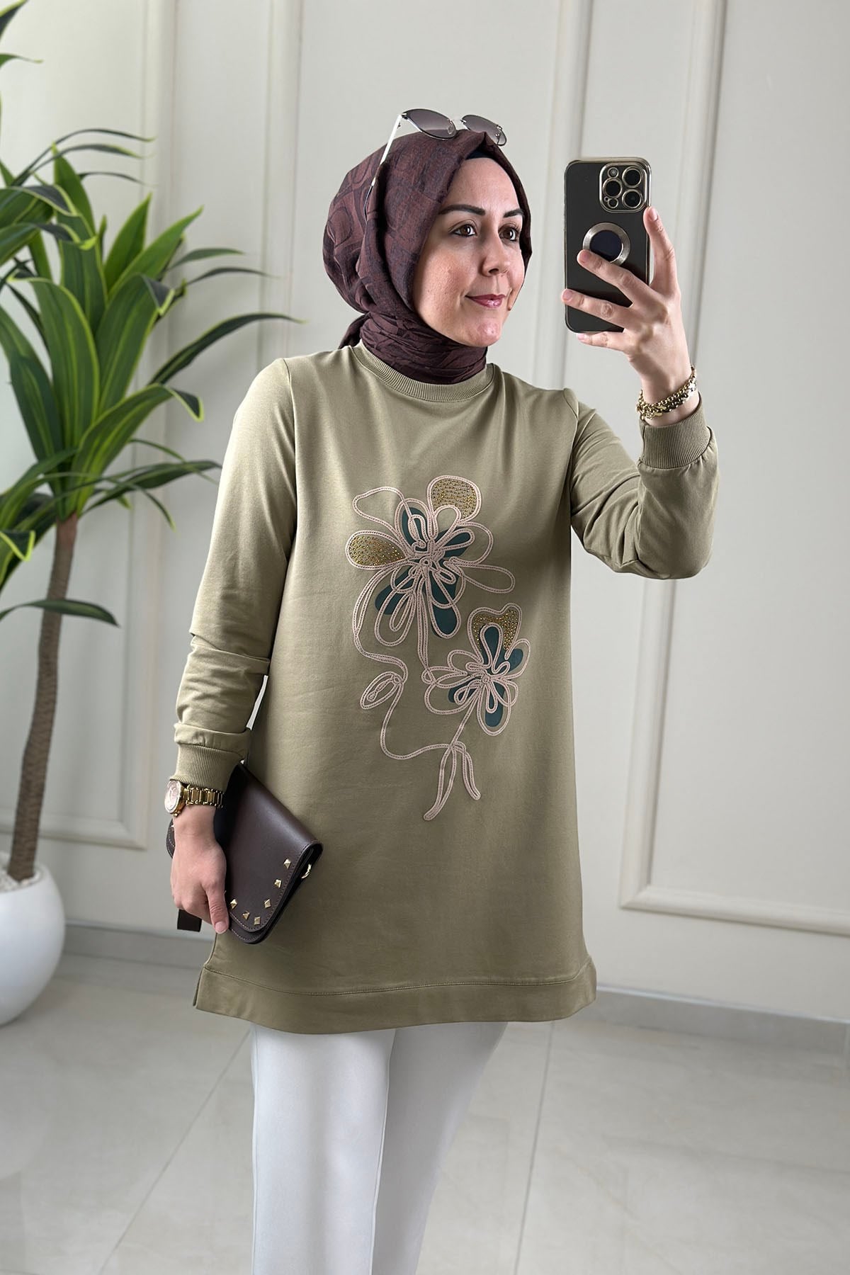 Tesettür Tunik ModelleriYaka ve Kol Ribanalı Önü Baskılı Kadın Tunik Yeşil KADO 262908 