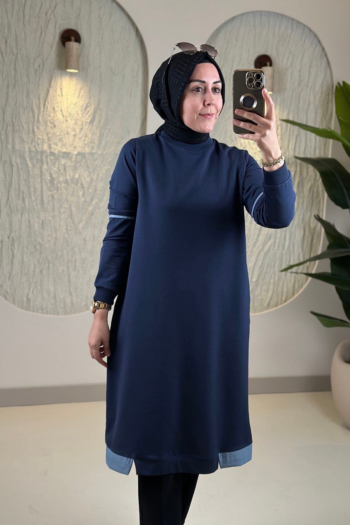 Tesettür Tunik ModelleriYaka ve Kol Ribanalı Garnili Cepli Kadın Tunik Lacivert KADO 262376
