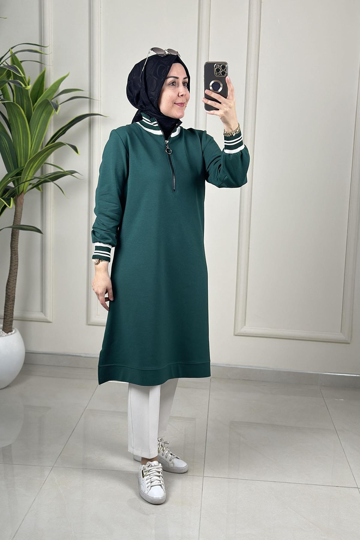 Tesettür Tunik ModelleriYaka ve Kol Ribanalı Fermuar Detaylı Kadın Tunik Zümrüt Yeşili MP 2663