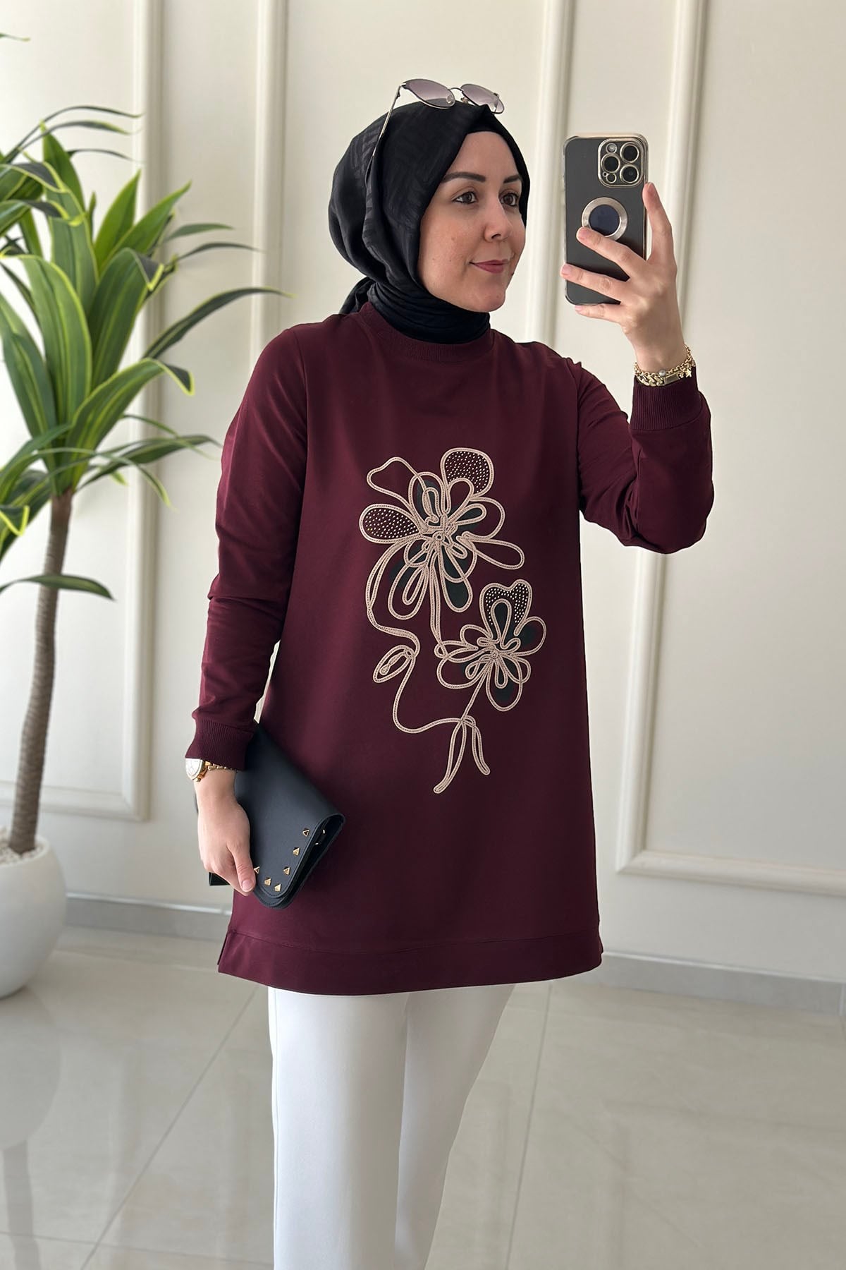 Tesettür Tunik ModelleriYaka ve Kol Ribanalı Önü Baskılı Kadın Tunik Bordo KADO 262908 