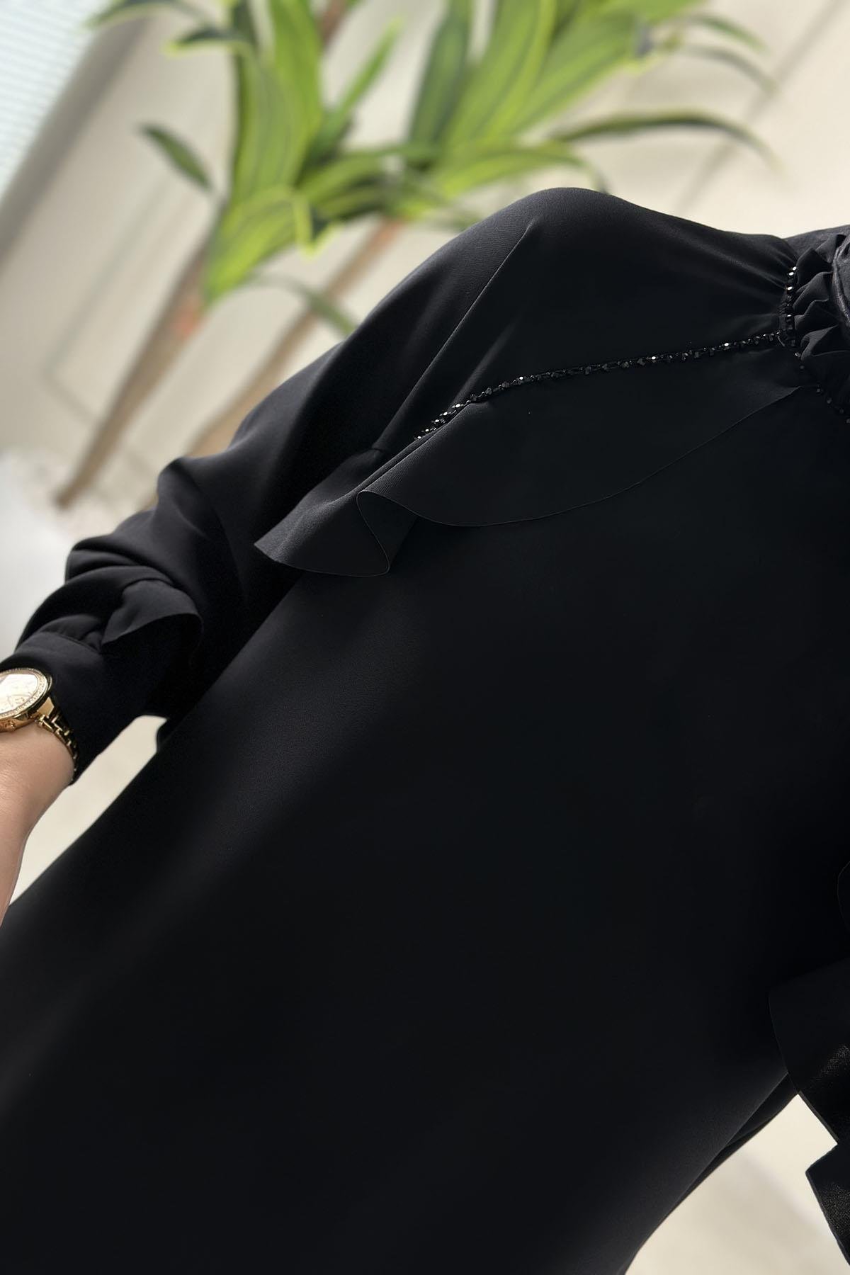 Tesettür Tunik ModelleriYakası Fırfırlı Volan ve Boncuk Detaylı Kadın Krep Tunik Siyah ALS 5190