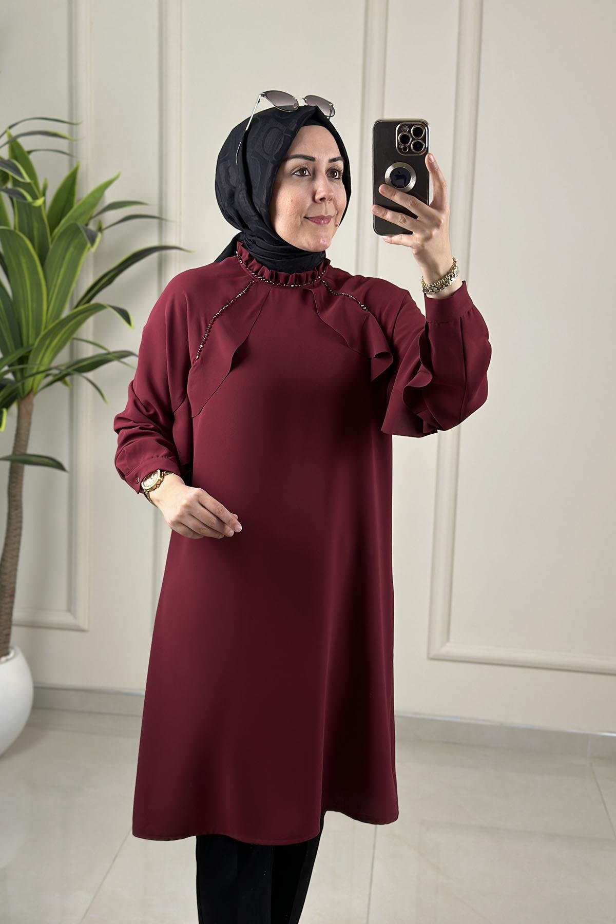 Tesettür Tunik ModelleriYakası Fırfırlı Volan ve Boncuk Detaylı Kadın Krep Tunik Bordo ALS 5190