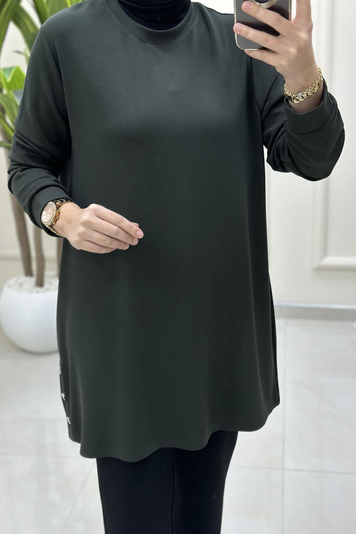 Tesettür Tunik ModelleriYanı Yırtmaç Çıtçıt Detaylı Fitilli Kadın Tunik Haki KADO 257304