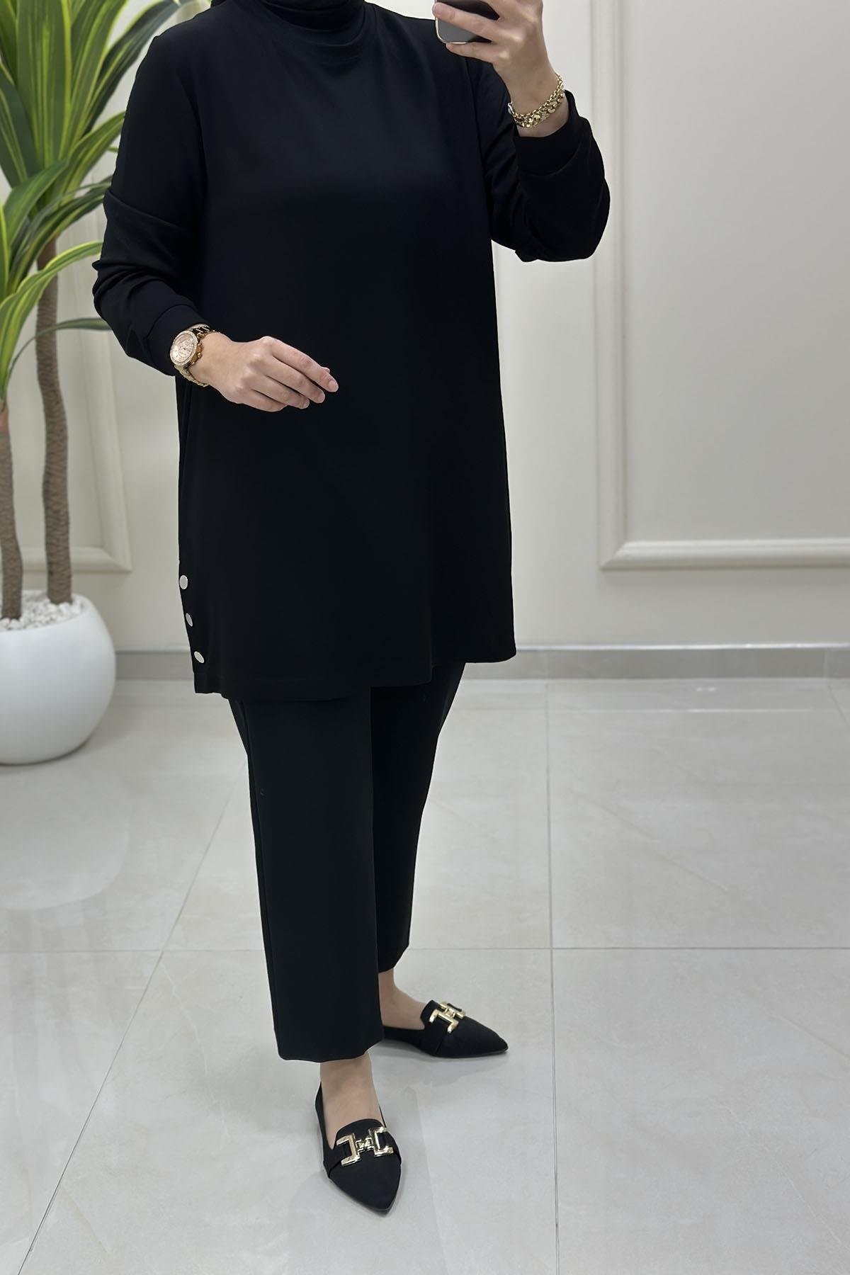 Tesettür Tunik ModelleriYanı Yırtmaç Çıtçıt Detaylı Fitilli Kadın Tunik Siyah KADO 257304